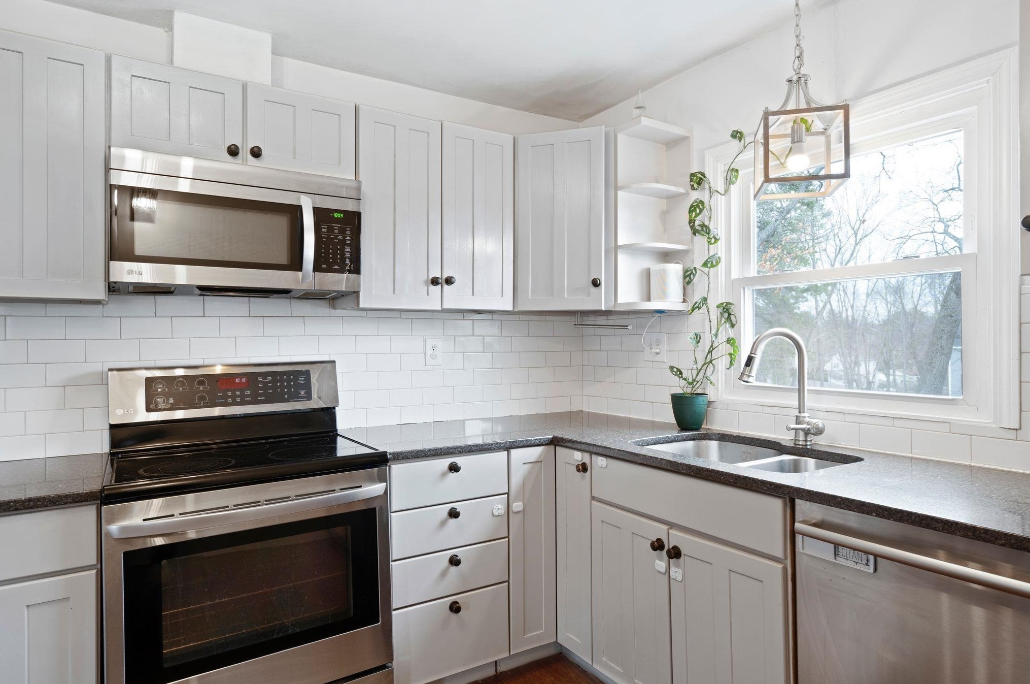 34 Exchange Ave, Manchester NH  03104-1530 exterior