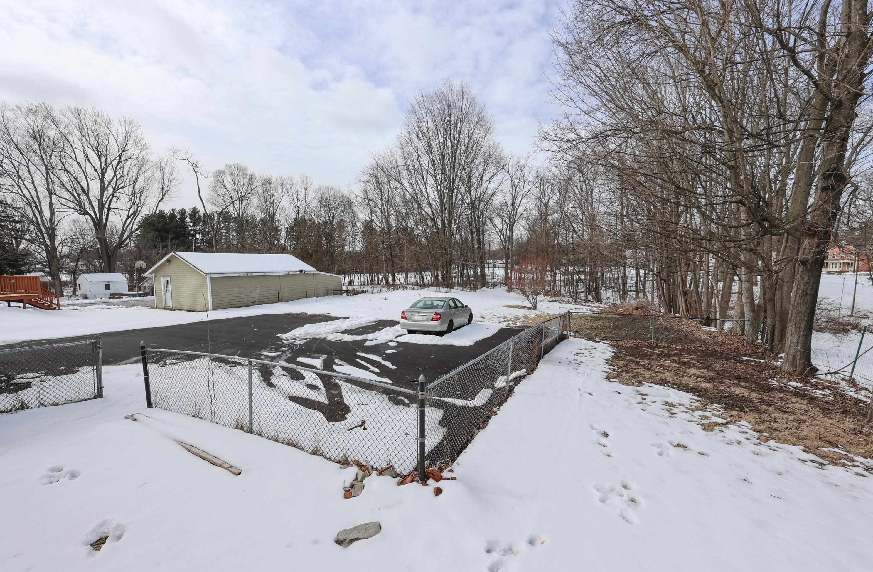 54 Abbott St, Nashua NH  03064-2103 exterior