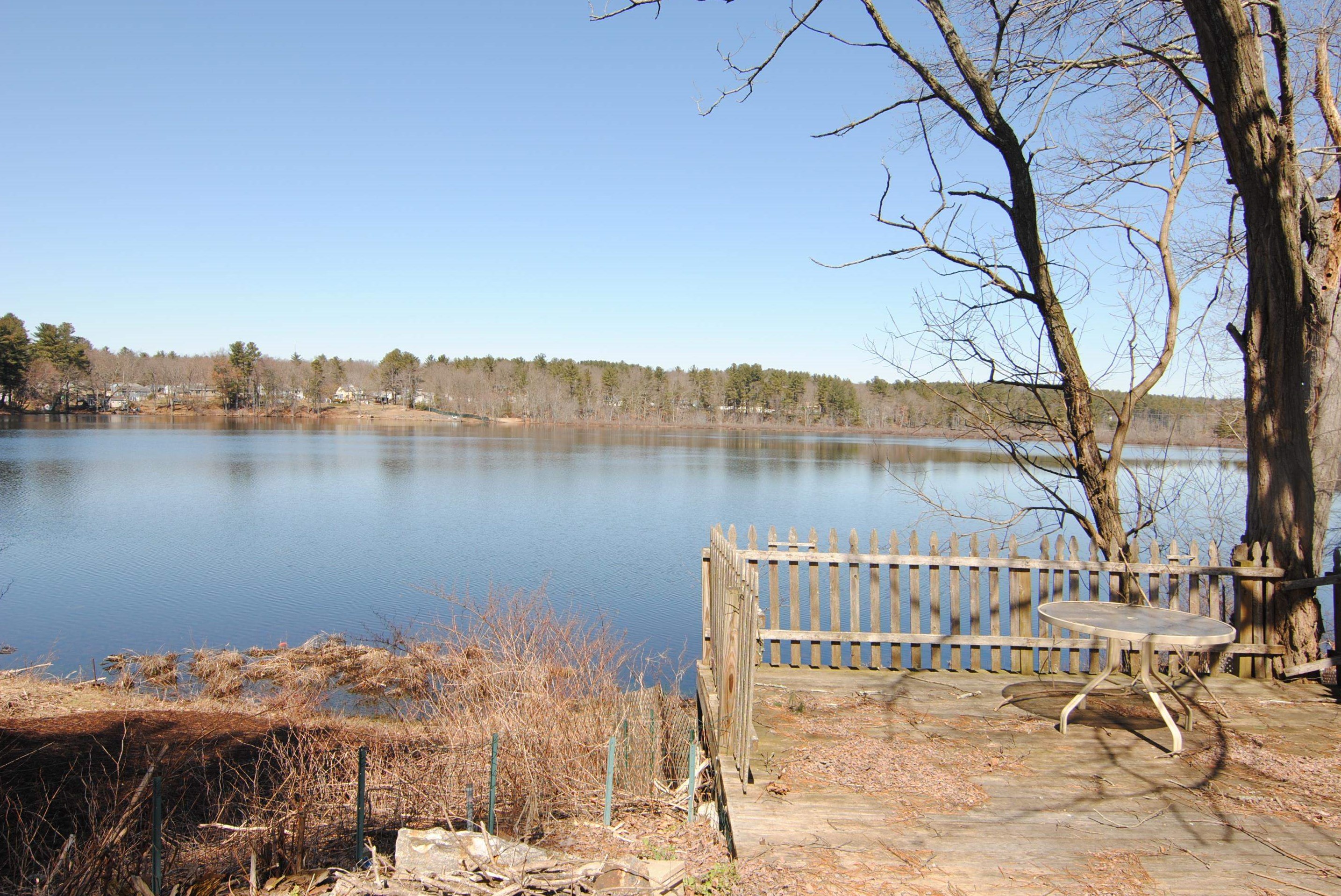 7 Iris Path, Hudson NH  03051-3822 exterior