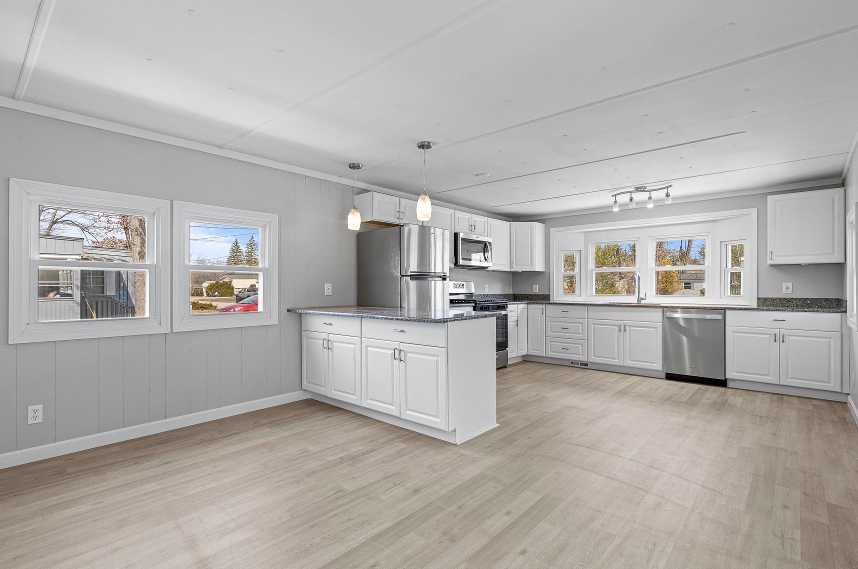 11 Clayton Ave, Rochester NH  03867-4847 exterior