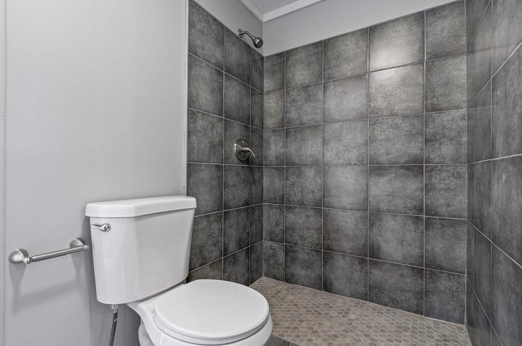 11 Clayton Ave, Rochester NH  03867-4847 exterior