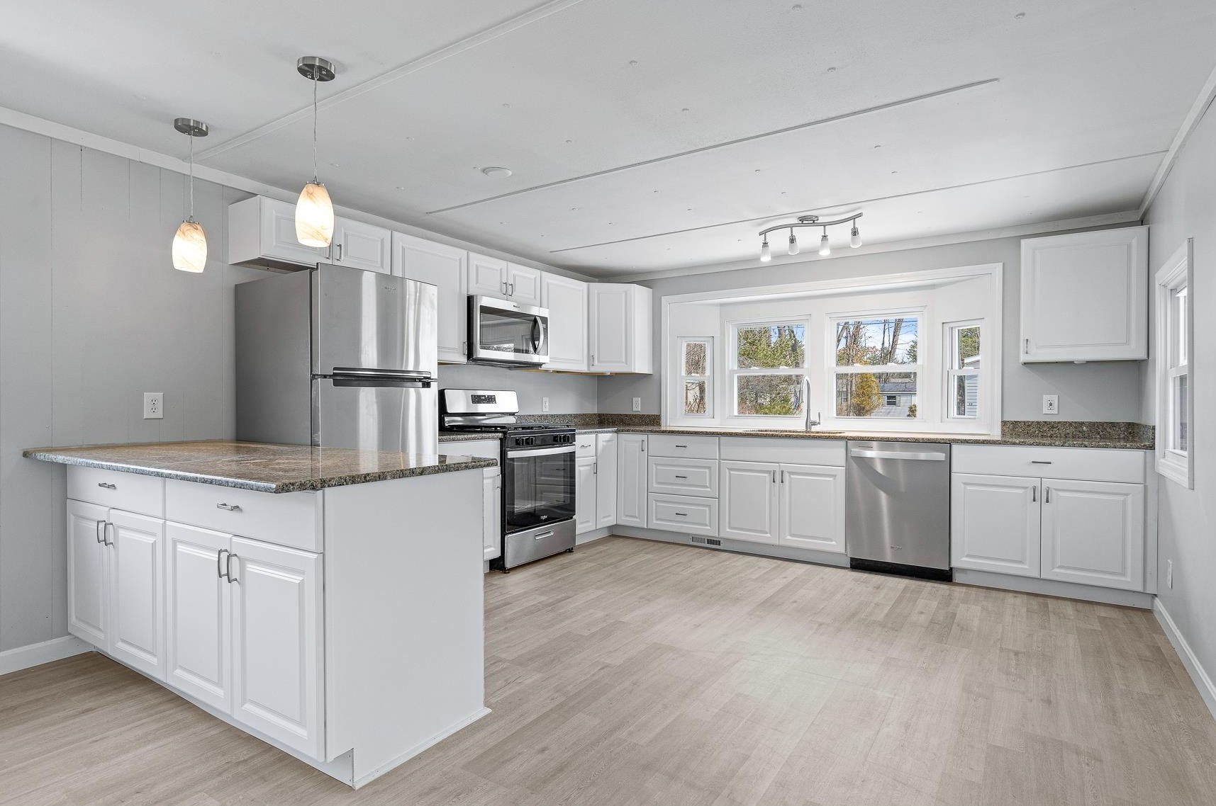 11 Clayton Ave, Rochester NH  03867-4847 exterior