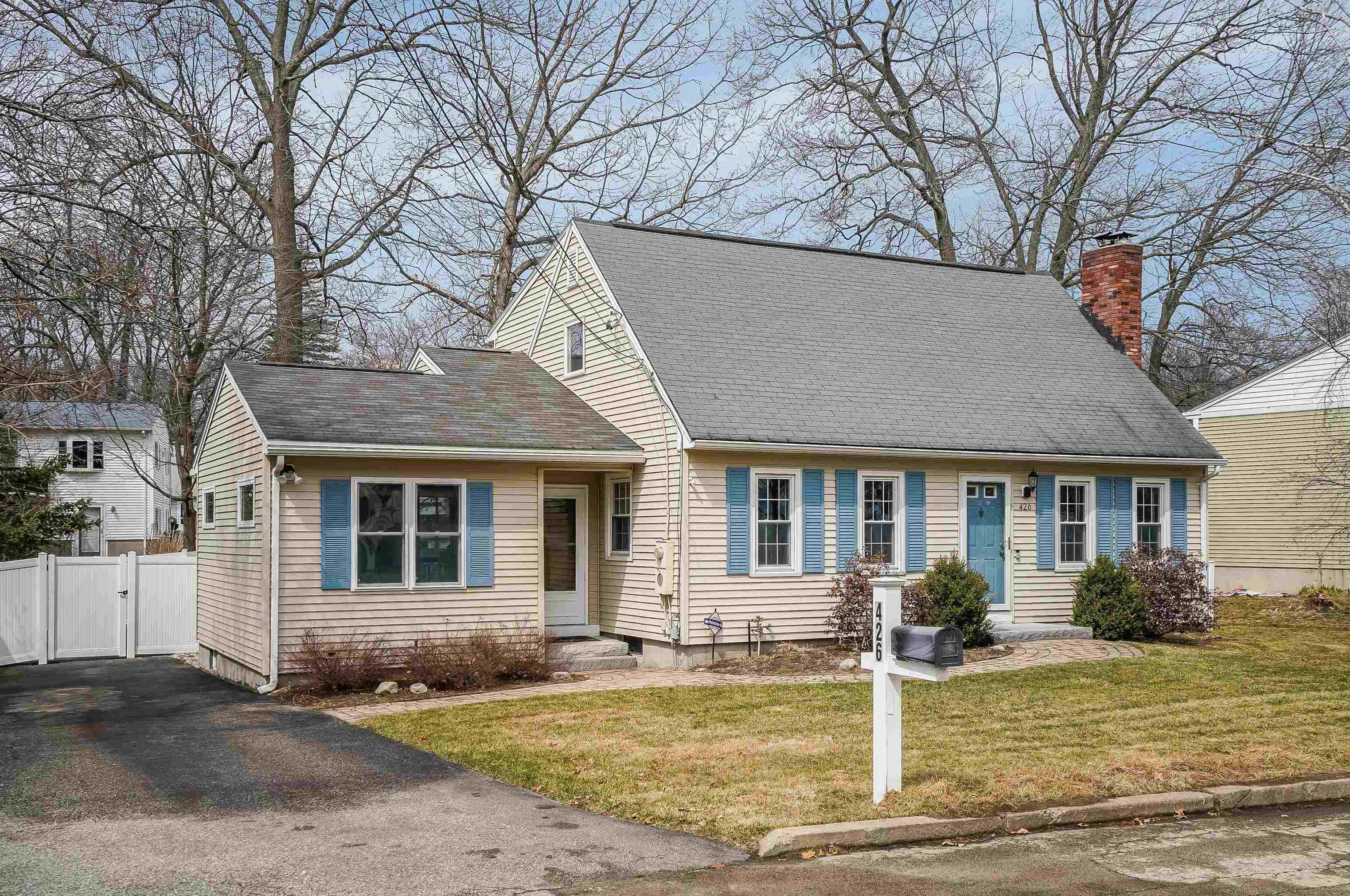 426 Medford St, Manchester NH  03109-4528 exterior