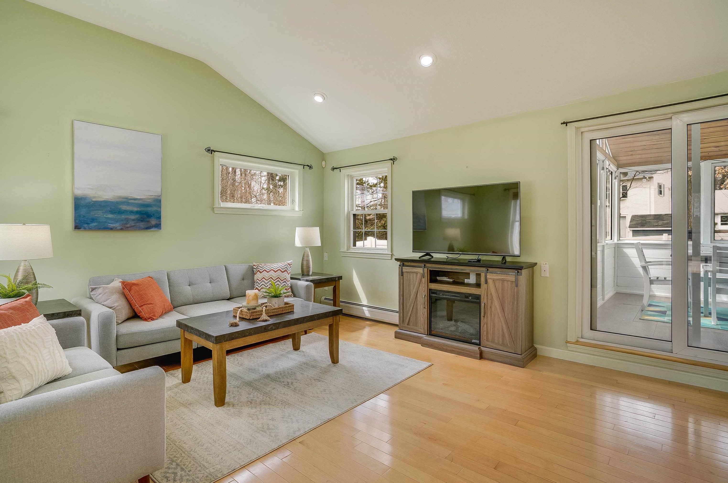 426 Medford St, Manchester NH  03109-4528 exterior