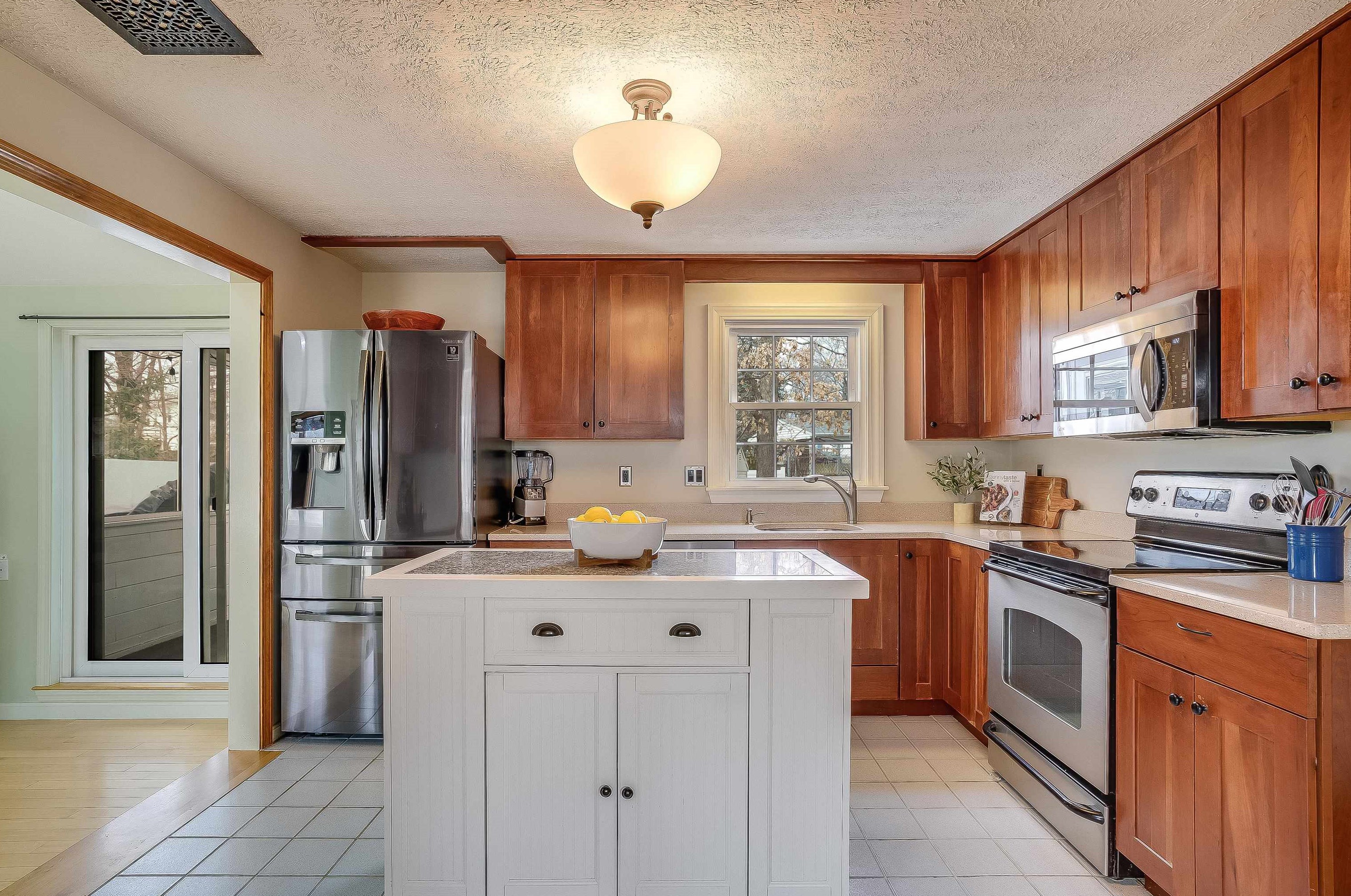 426 Medford St, Manchester NH  03109-4528 exterior