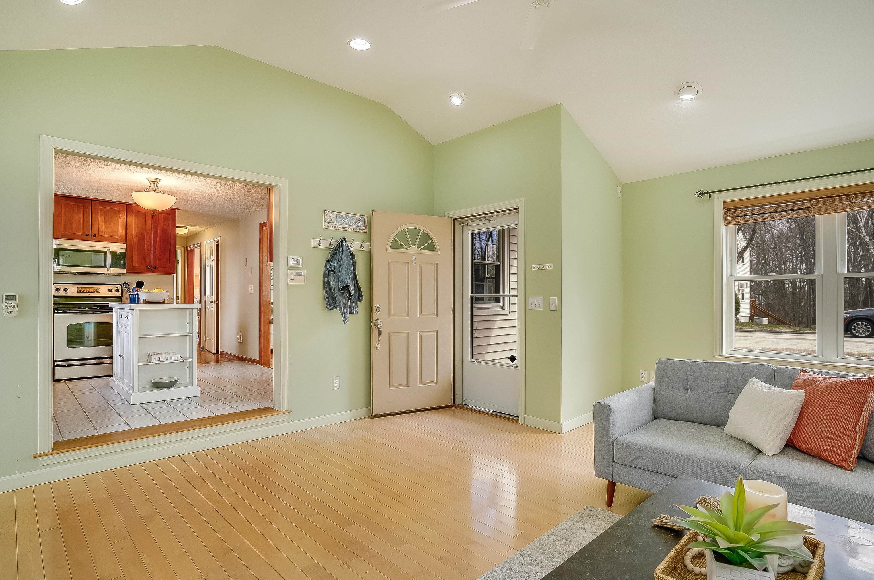 426 Medford St, Manchester NH  03109-4528 exterior