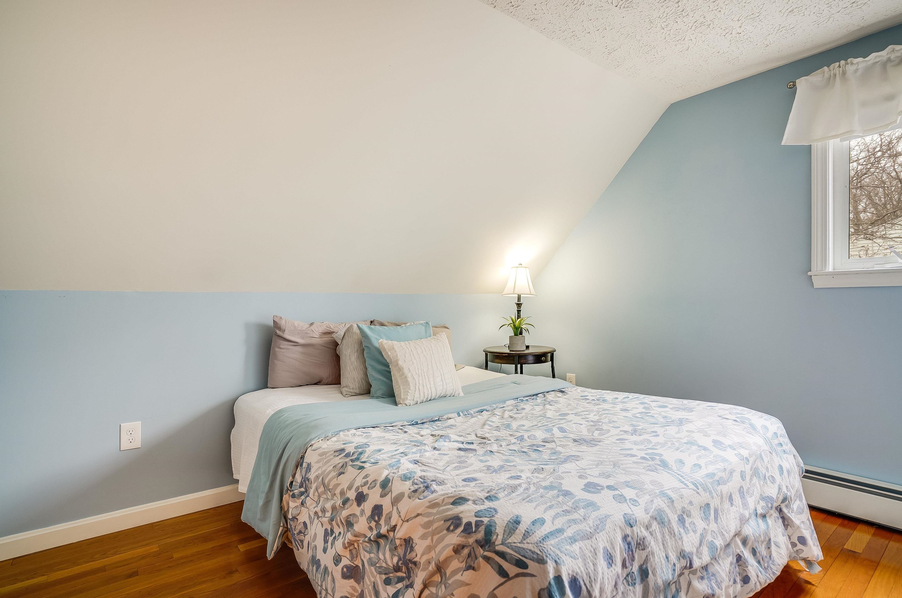 426 Medford St, Manchester NH  03109-4528 exterior