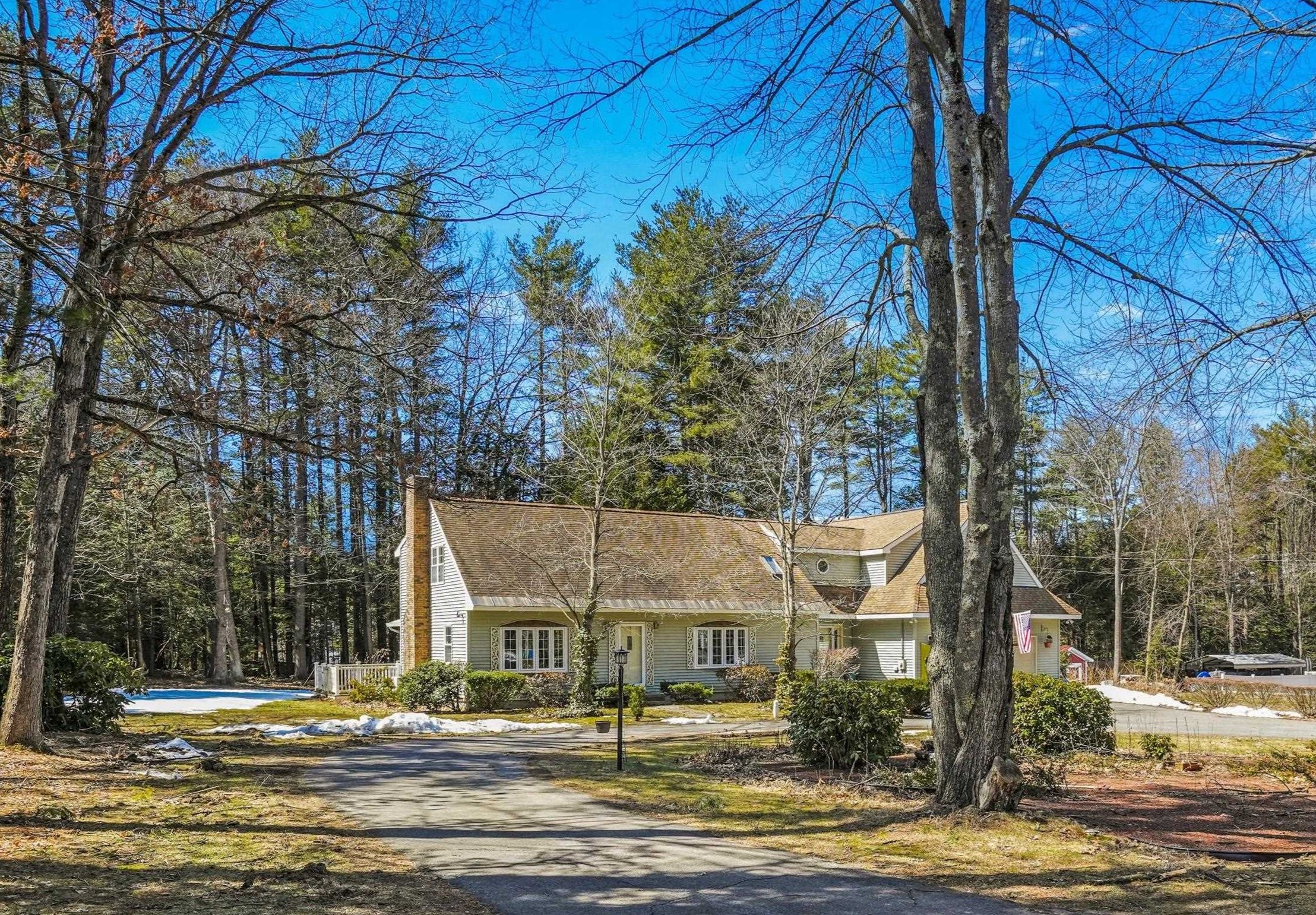 11 Courtland Ave, Hudson NH  03052-1042 exterior