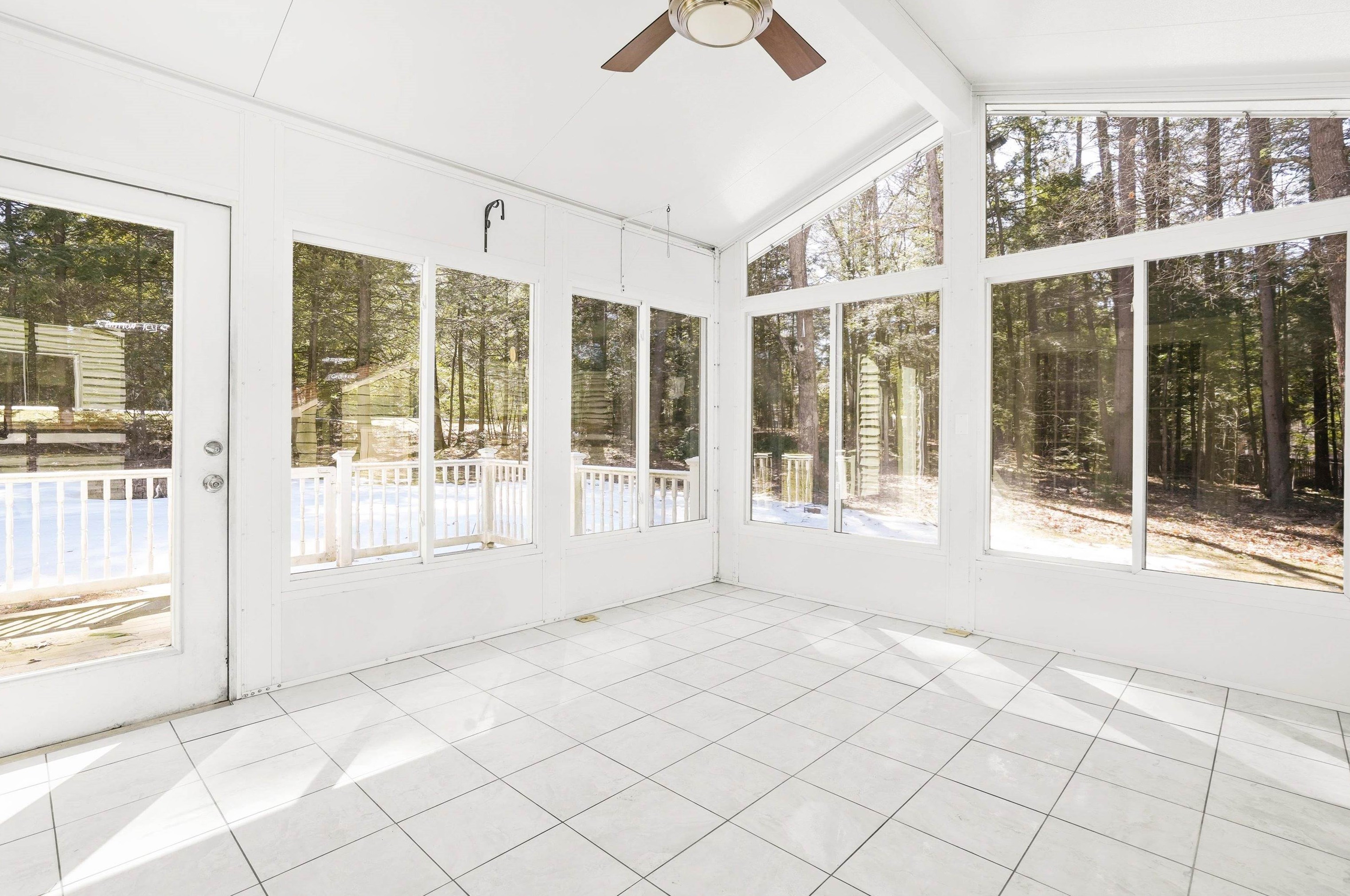 11 Courtland Ave, Hudson NH  03052-1042 exterior