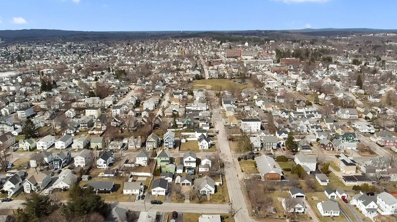 44 Cypress St, Manchester NH  03103-3714 exterior