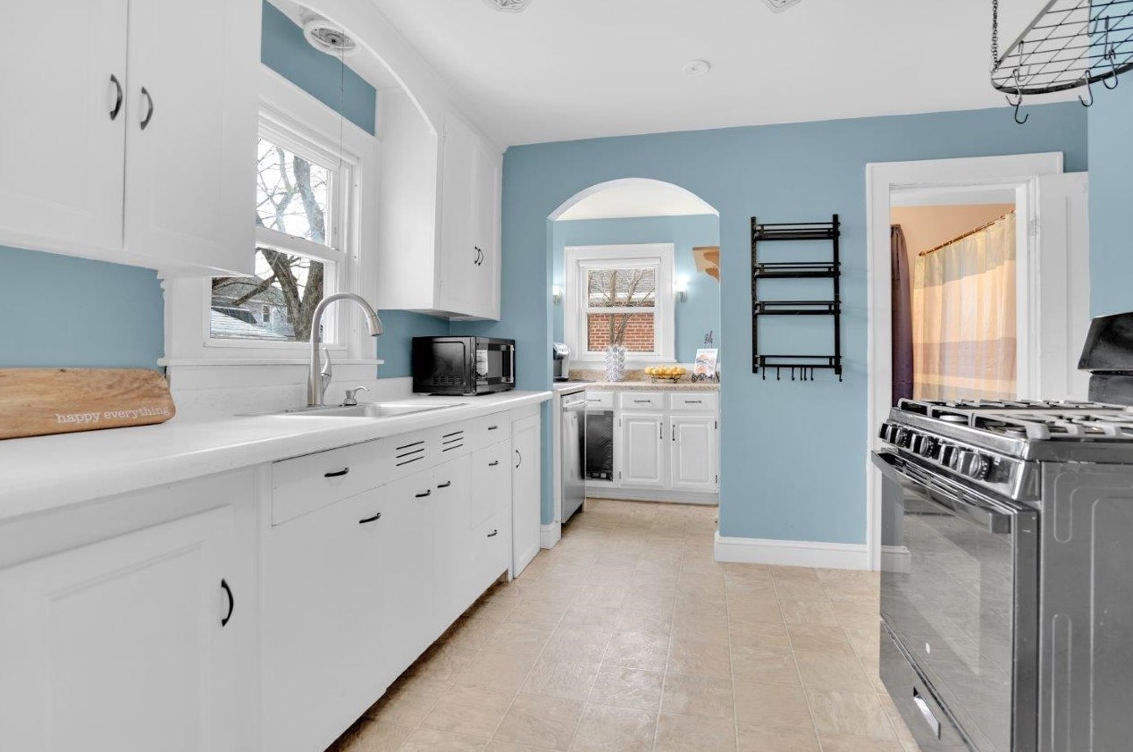 44 Cypress St, Manchester NH  03103-3714 exterior