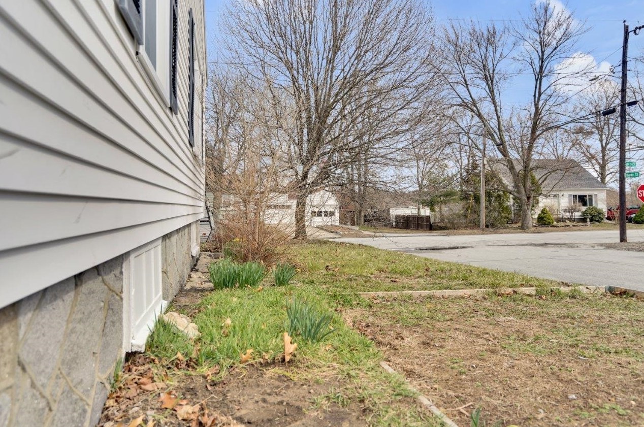 44 Cypress St, Manchester NH  03103-3714 exterior