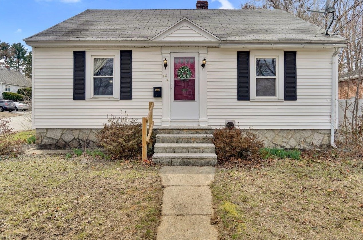 44 Cypress St, Manchester NH  03103-3714 exterior