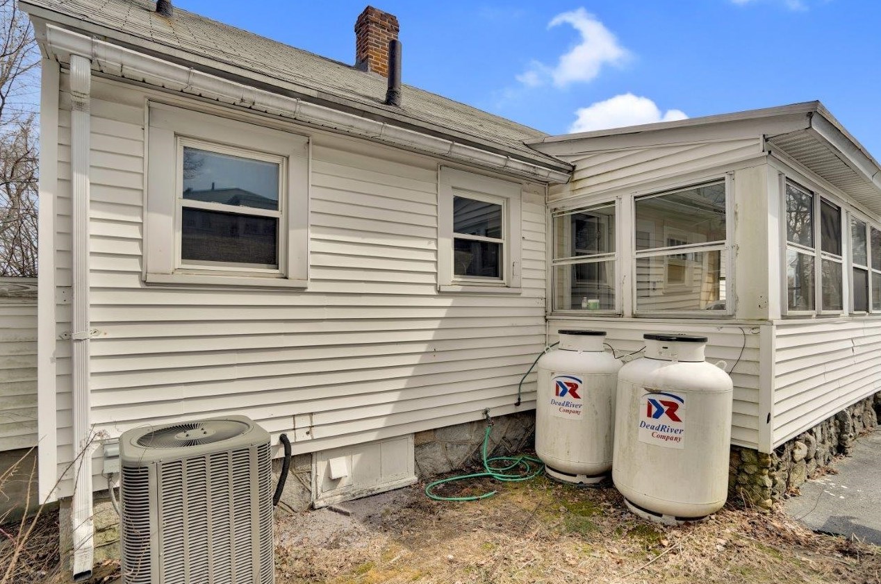 44 Cypress St, Manchester NH  03103-3714 exterior