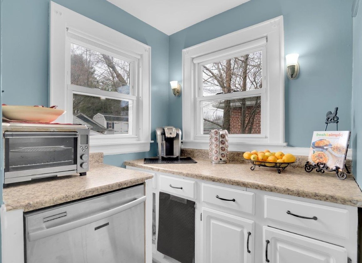 44 Cypress St, Manchester NH  03103-3714 exterior