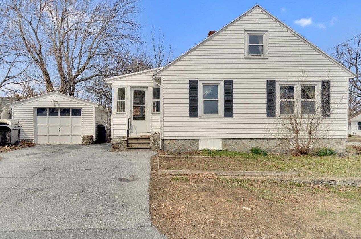 44 Cypress St, Manchester NH  03103-3714 exterior