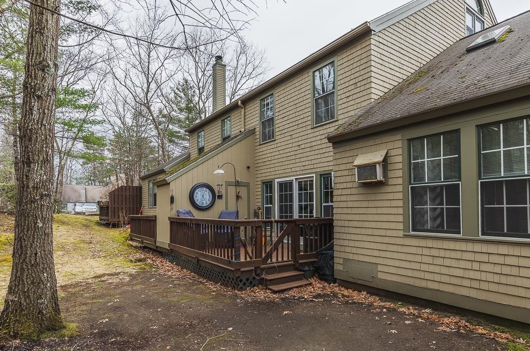 1465 Hooksett Rd, Manchester NH  03106-1860 exterior