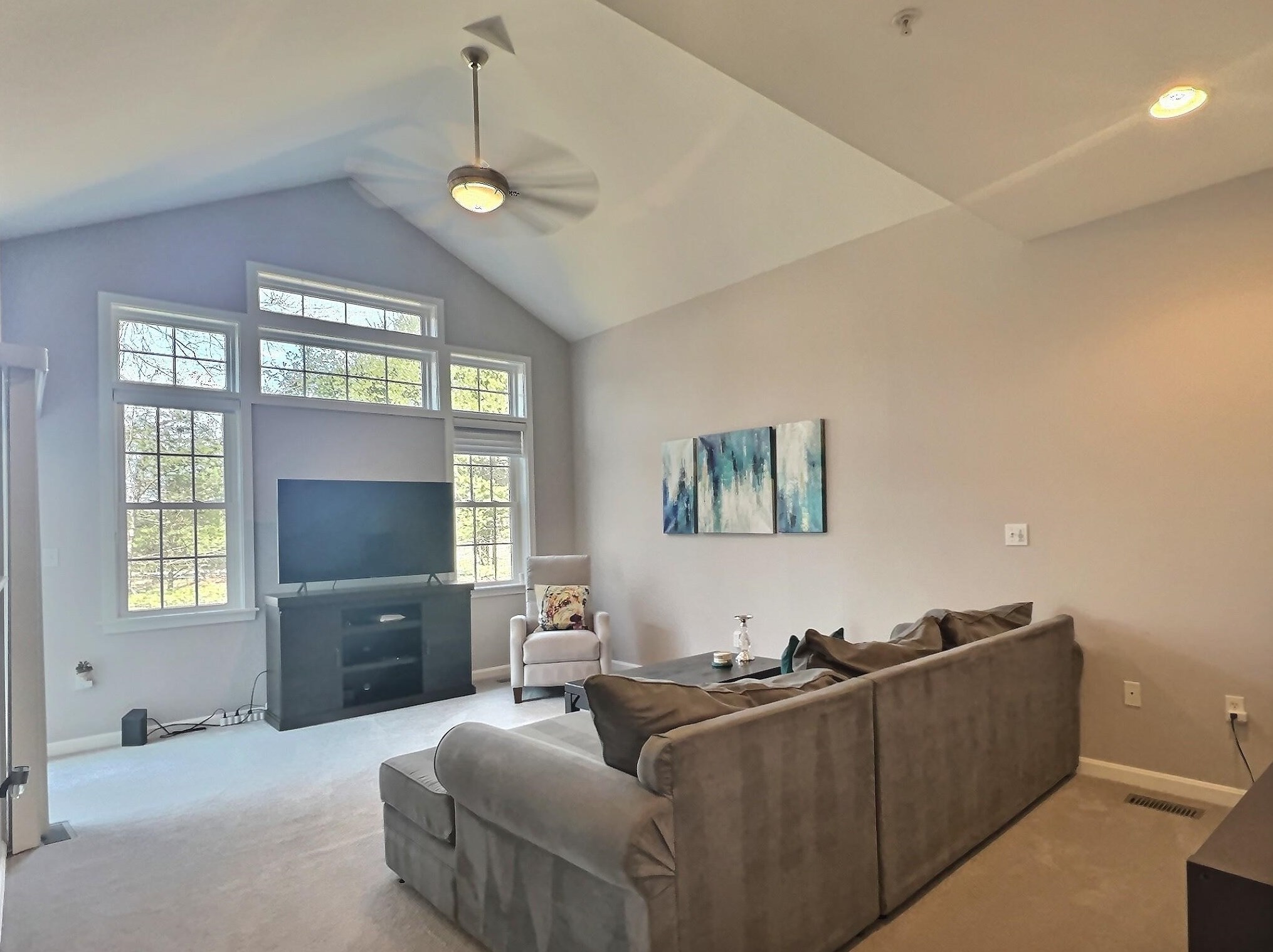 32 Jonathan Cir, Merrimack NH  03054-4899 exterior