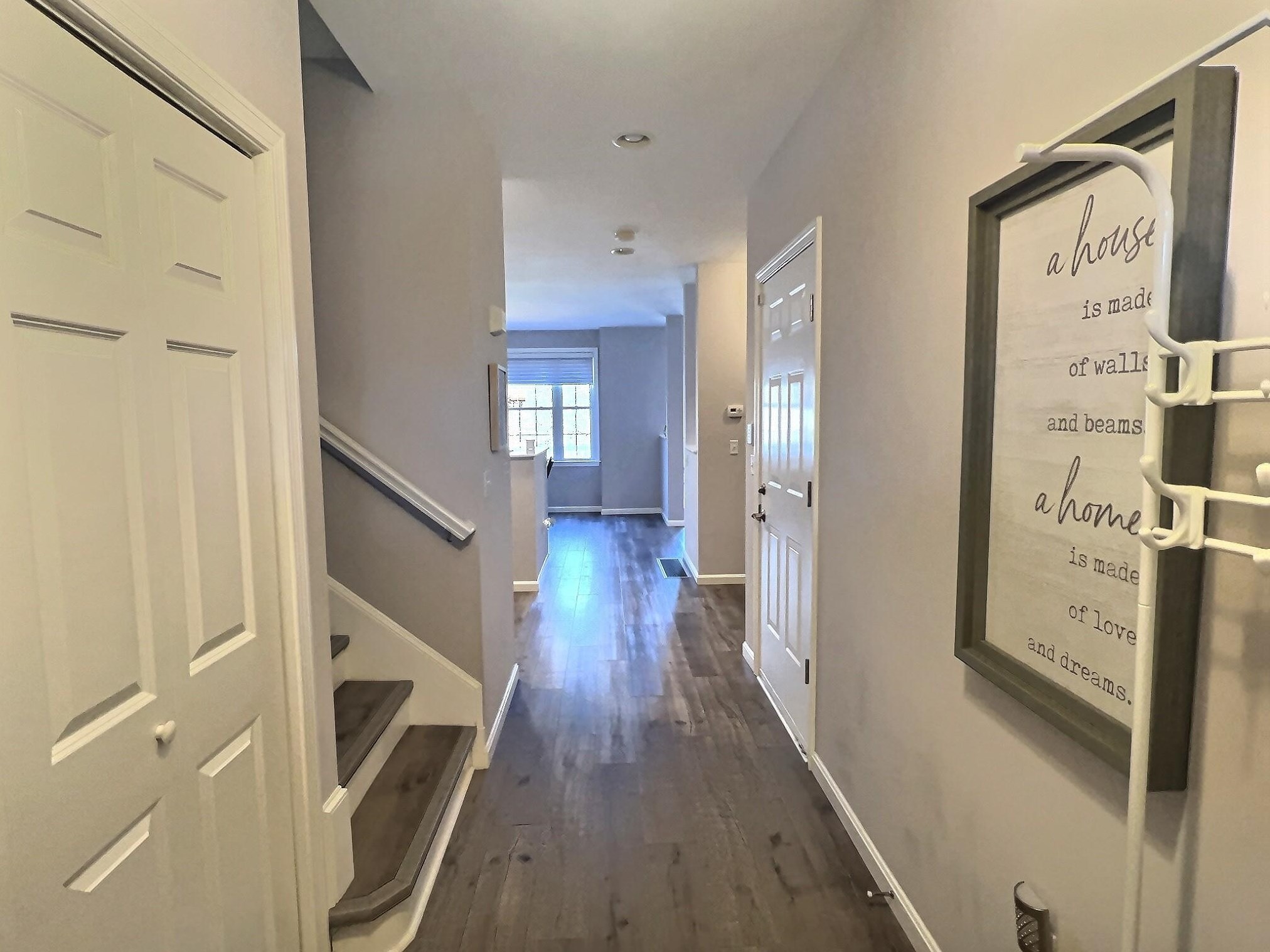 32 Jonathan Cir, Merrimack NH  03054-4899 exterior