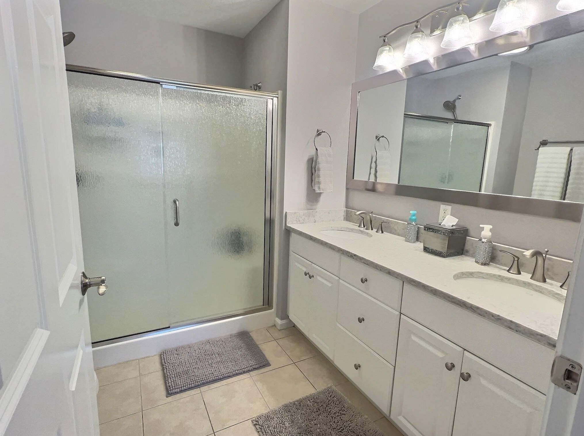 32 Jonathan Cir, Merrimack NH  03054-4899 exterior