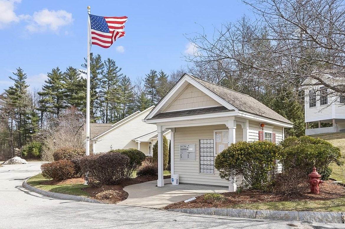 34 Mammoth Rd, Manchester NH 03106-1149 exterior