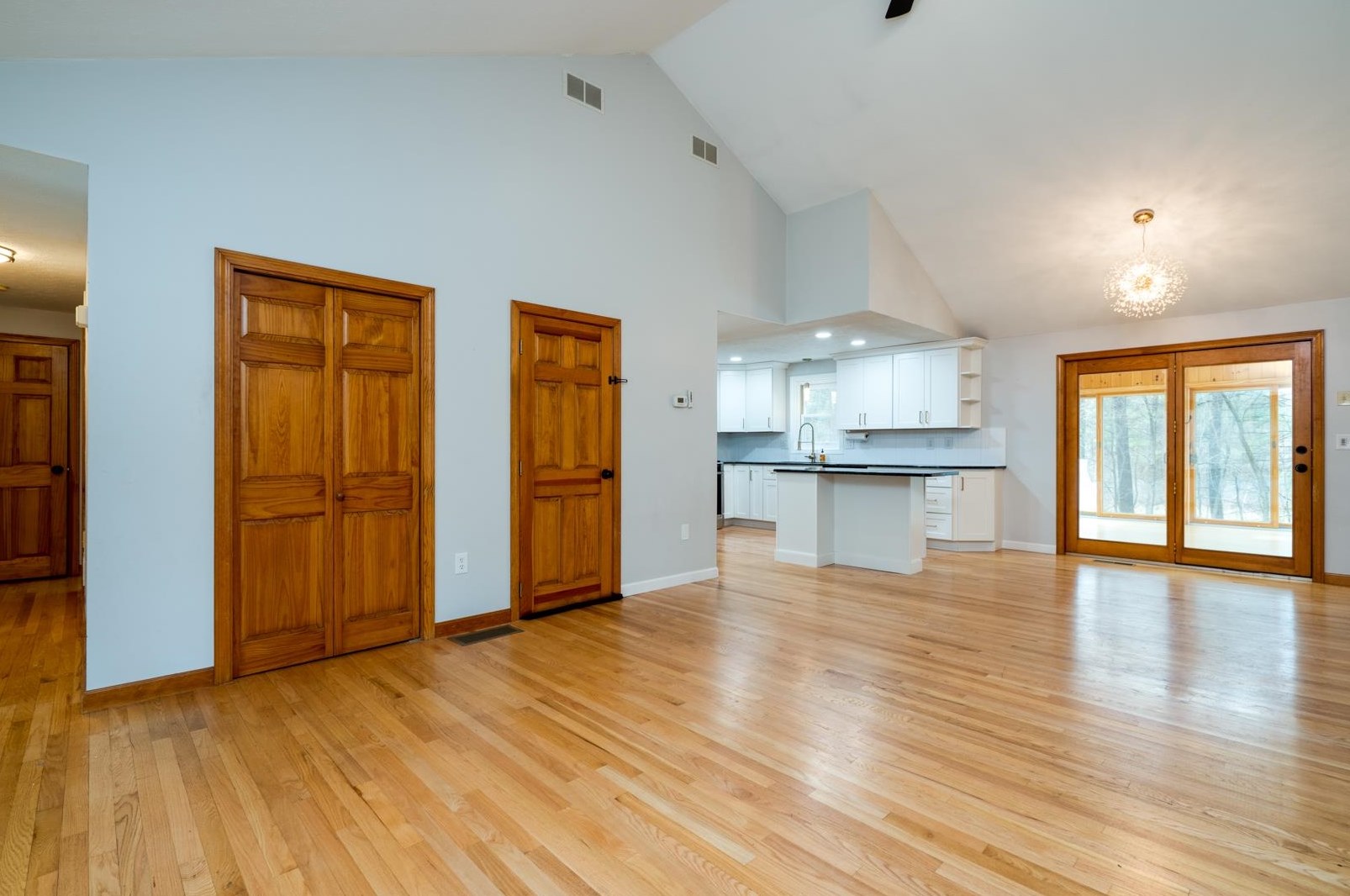 23 Nathaniel Dr, Hudson NH  03051-5075 exterior