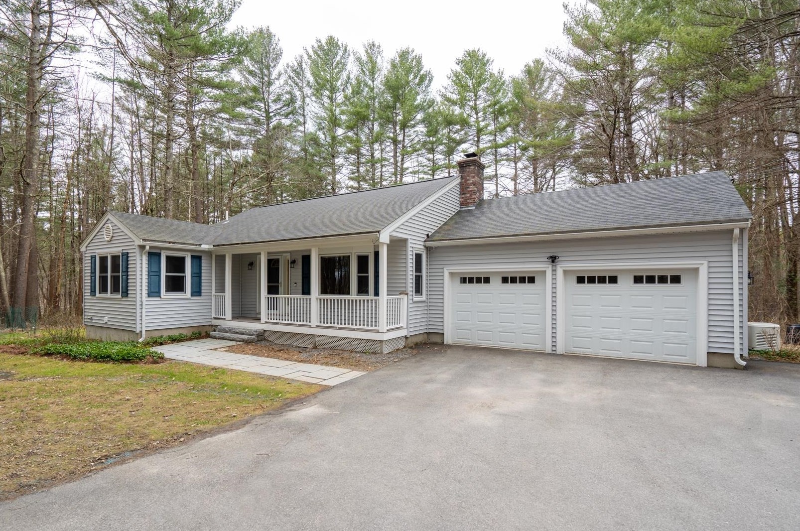 23 Nathaniel Dr, Hudson NH  03051-5075 exterior