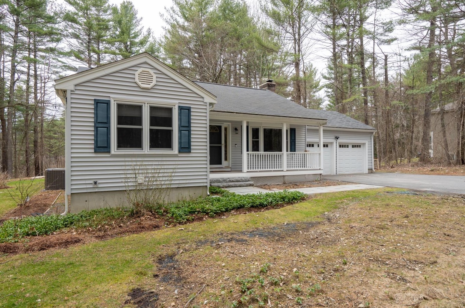 23 Nathaniel Dr, Hudson NH  03051-5075 exterior