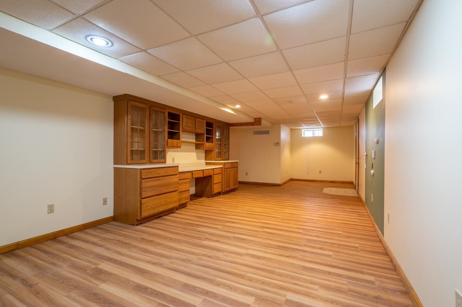 23 Nathaniel Dr, Hudson NH  03051-5075 exterior