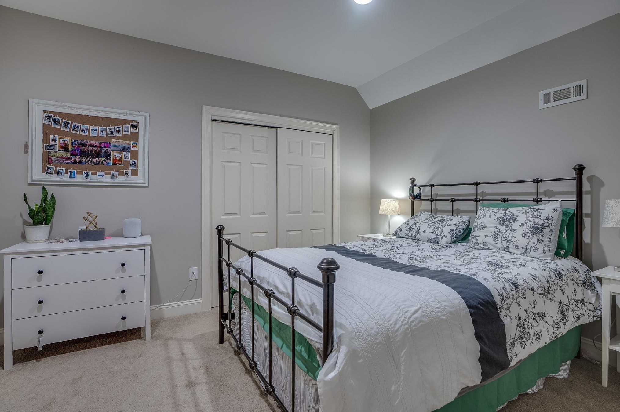 78 Rolling Woods Dr, Manchester NH  03110-4540 exterior