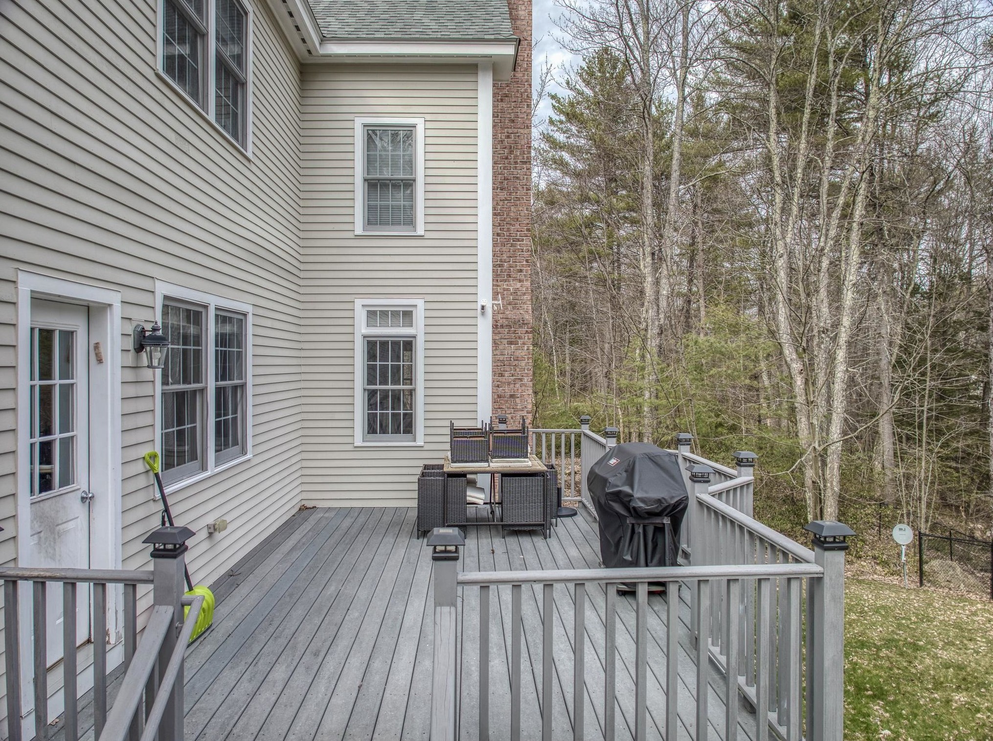 78 Rolling Woods Dr, Manchester NH  03110-4540 exterior