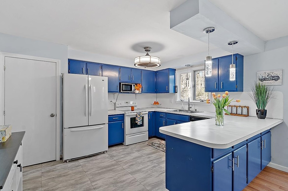 58 Bean Rd, Merrimack NH  03054-2418 exterior