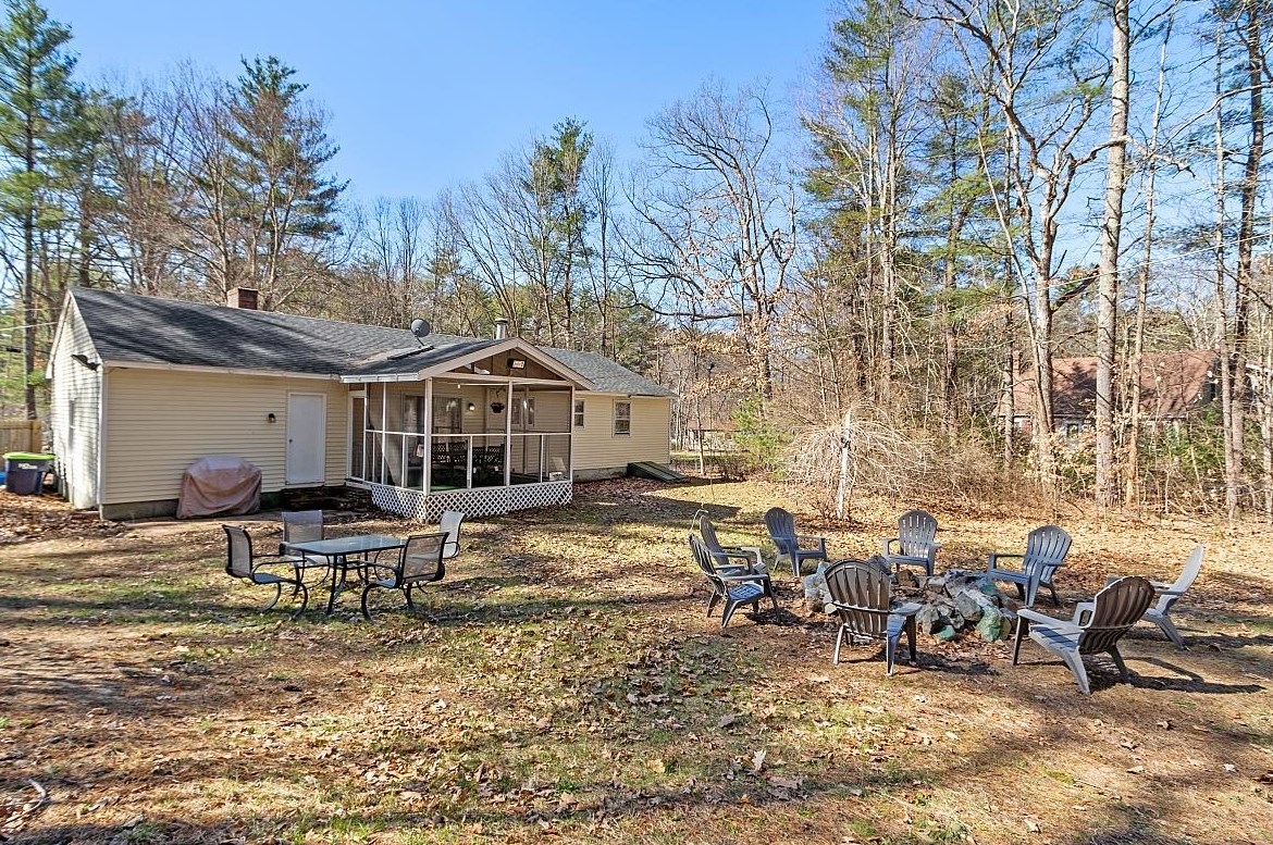 58 Bean Rd, Merrimack NH  03054-2418 exterior