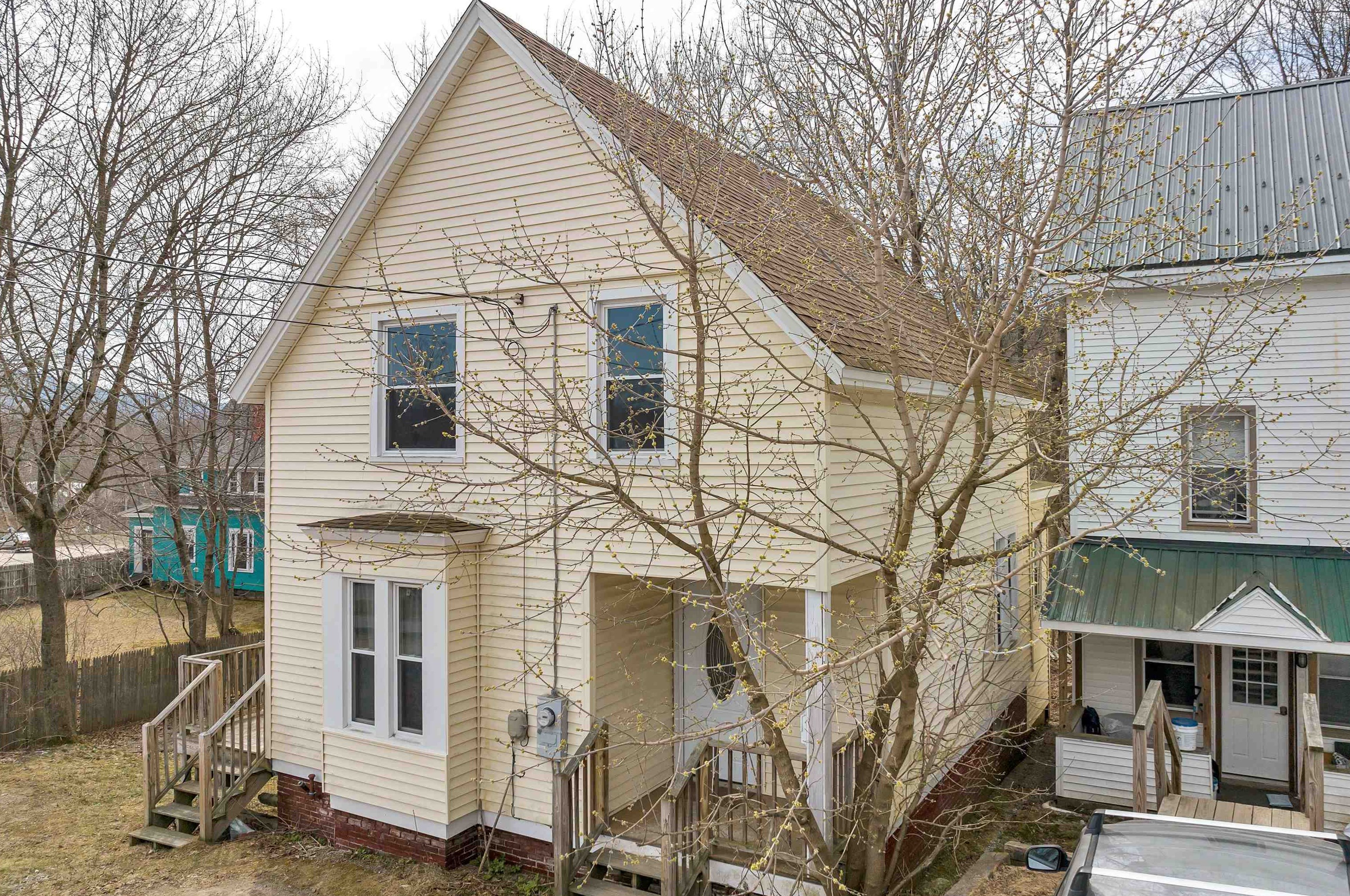 1 Crawford St, Bridgewater NH  03264-1401 exterior