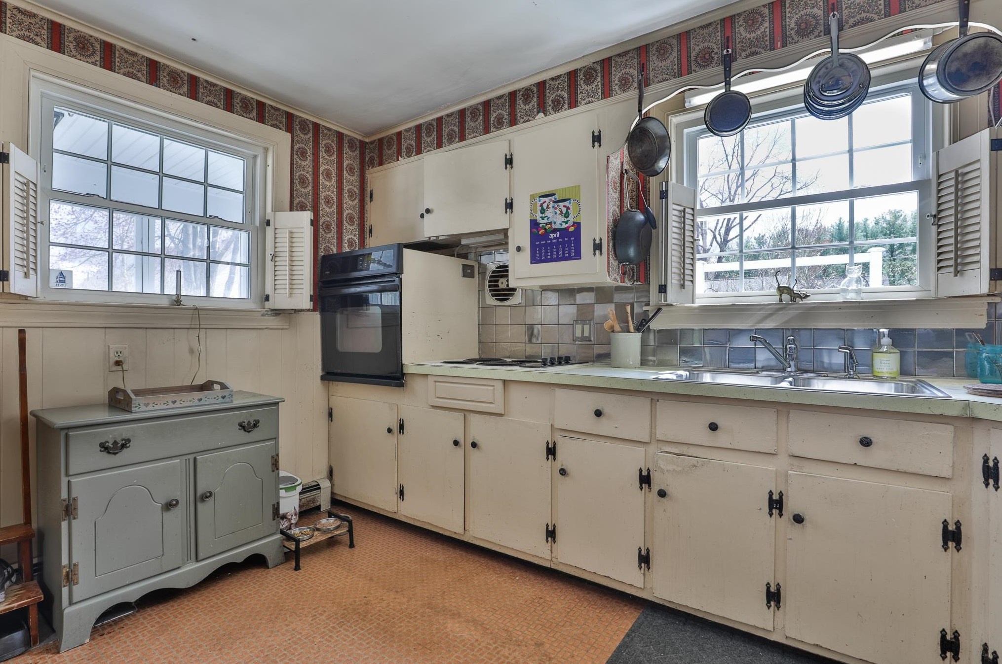 40 Newgate Cir, Manchester NH  03102-5147 exterior