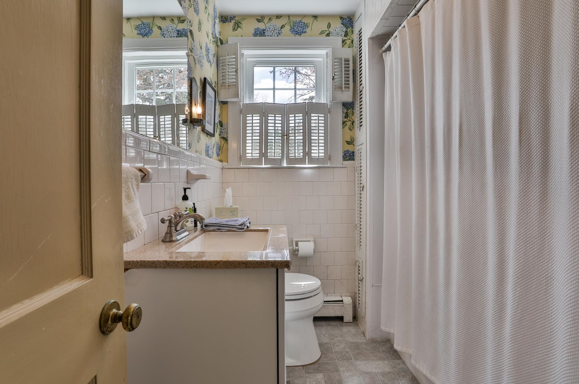 40 Newgate Cir, Manchester NH  03102-5147 exterior