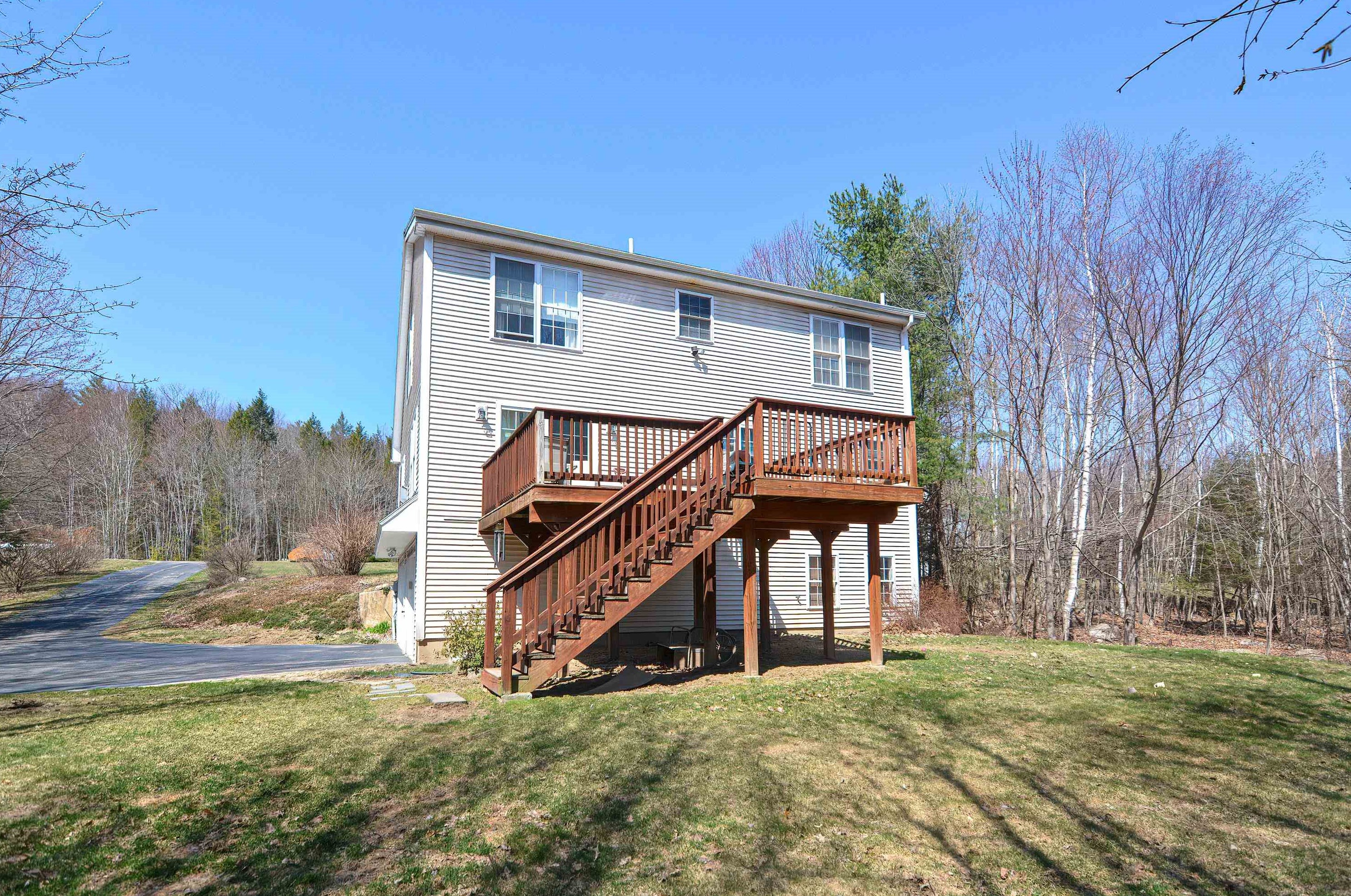 53 Sofia Way, Nottingham NH  03290 exterior