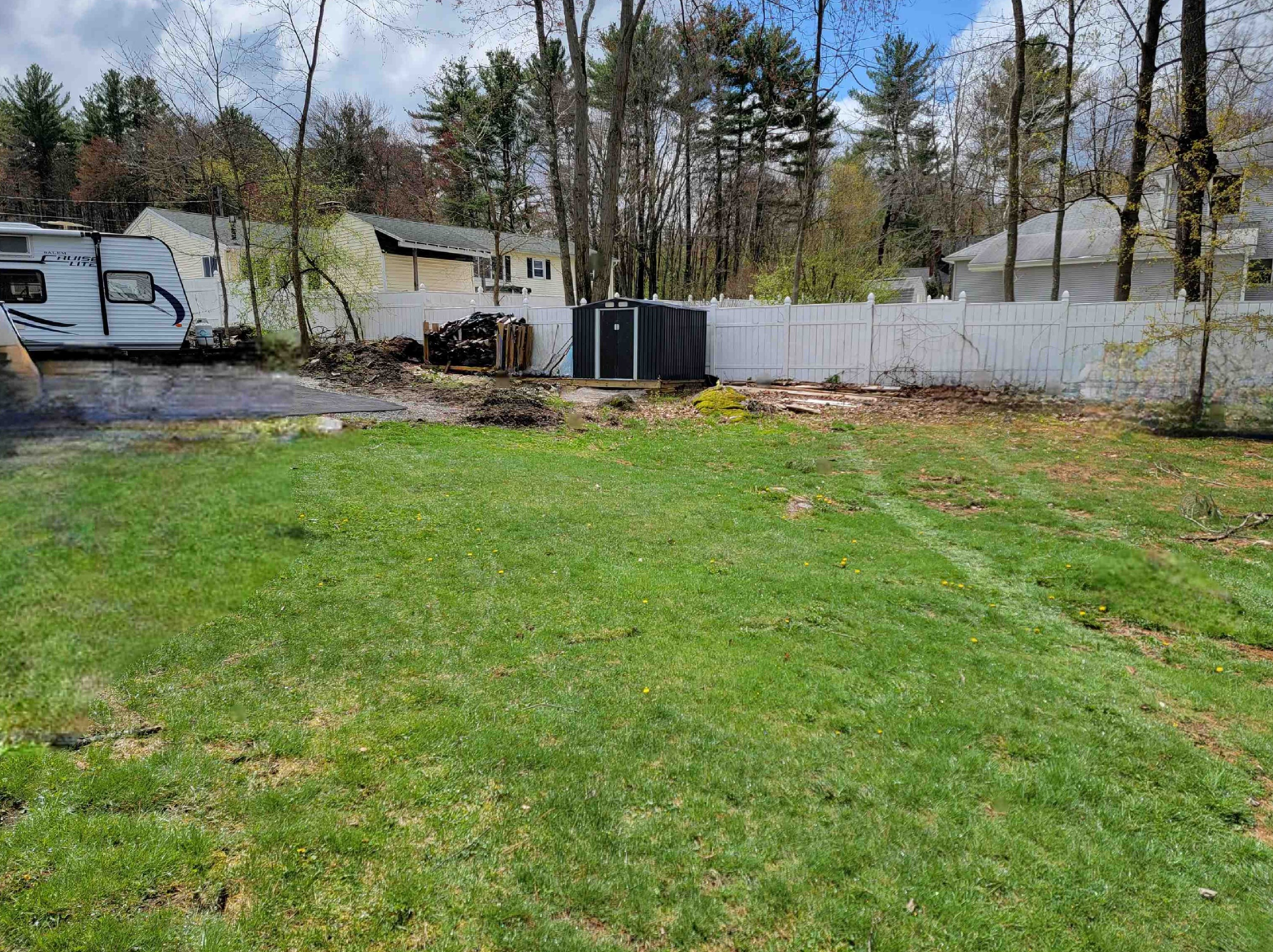 9 Pleasant View Dr, Manchester NH  03106-1635 exterior