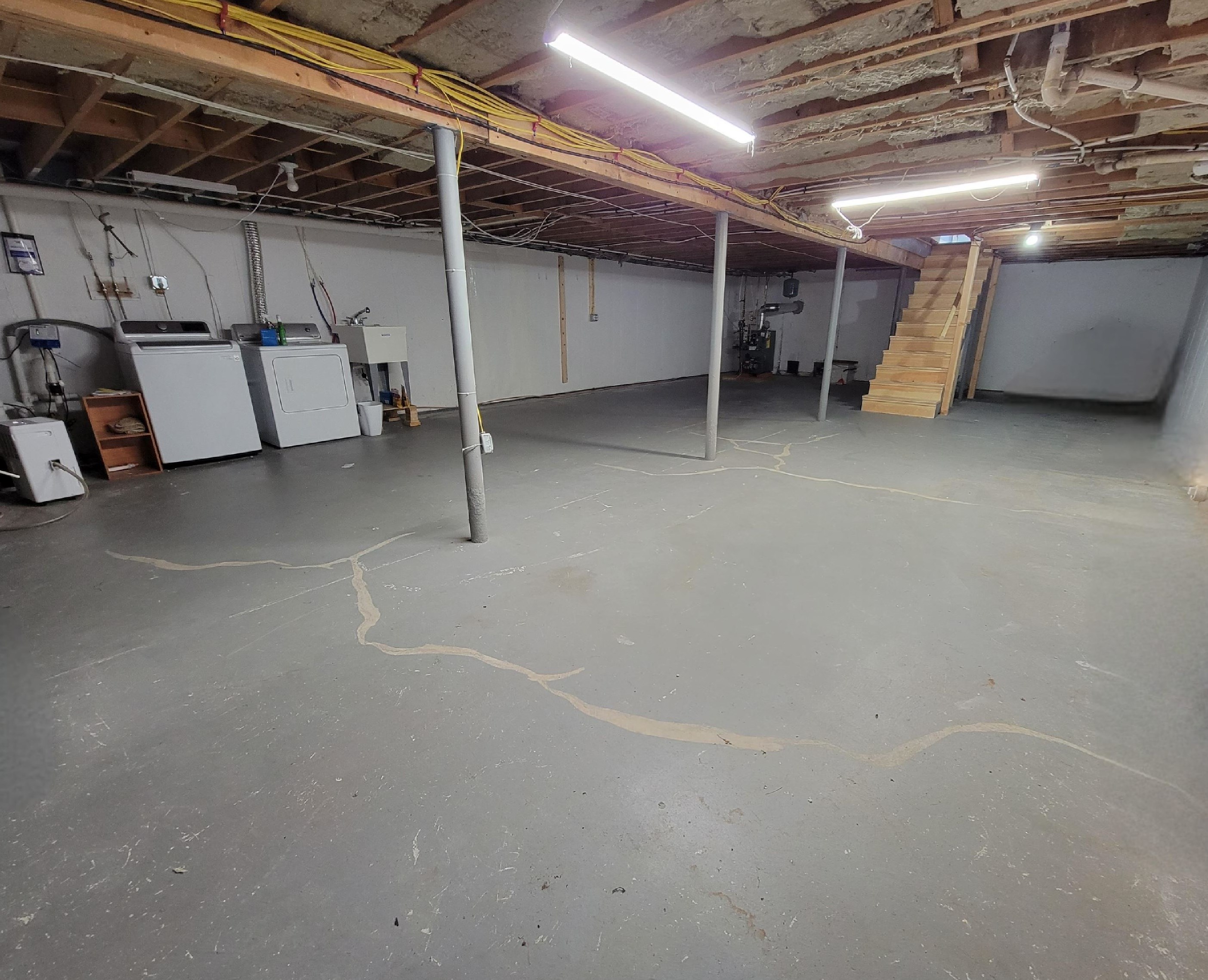 9 Pleasant View Dr, Manchester NH  03106-1635 exterior