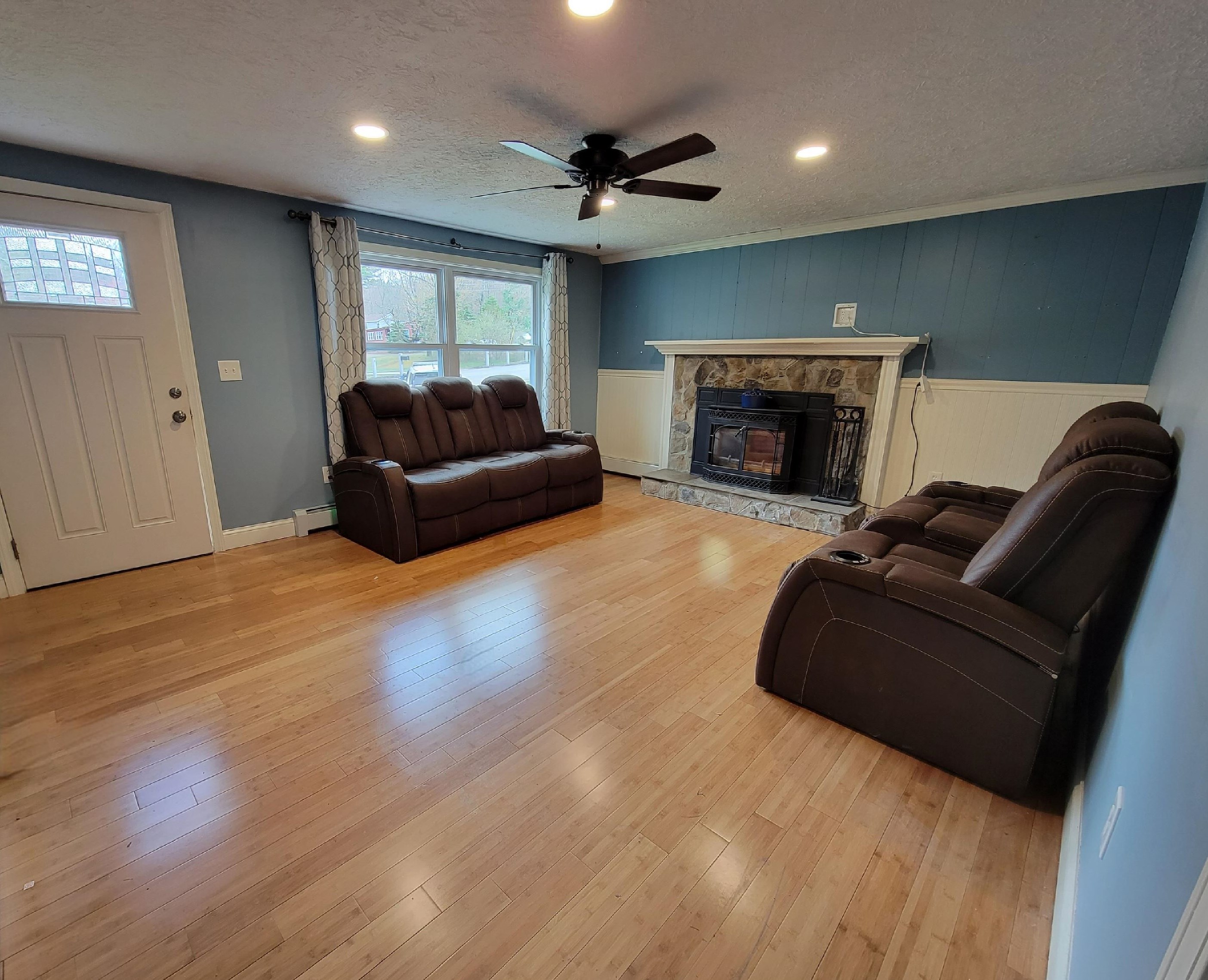 9 Pleasant View Dr, Manchester NH  03106-1635 exterior