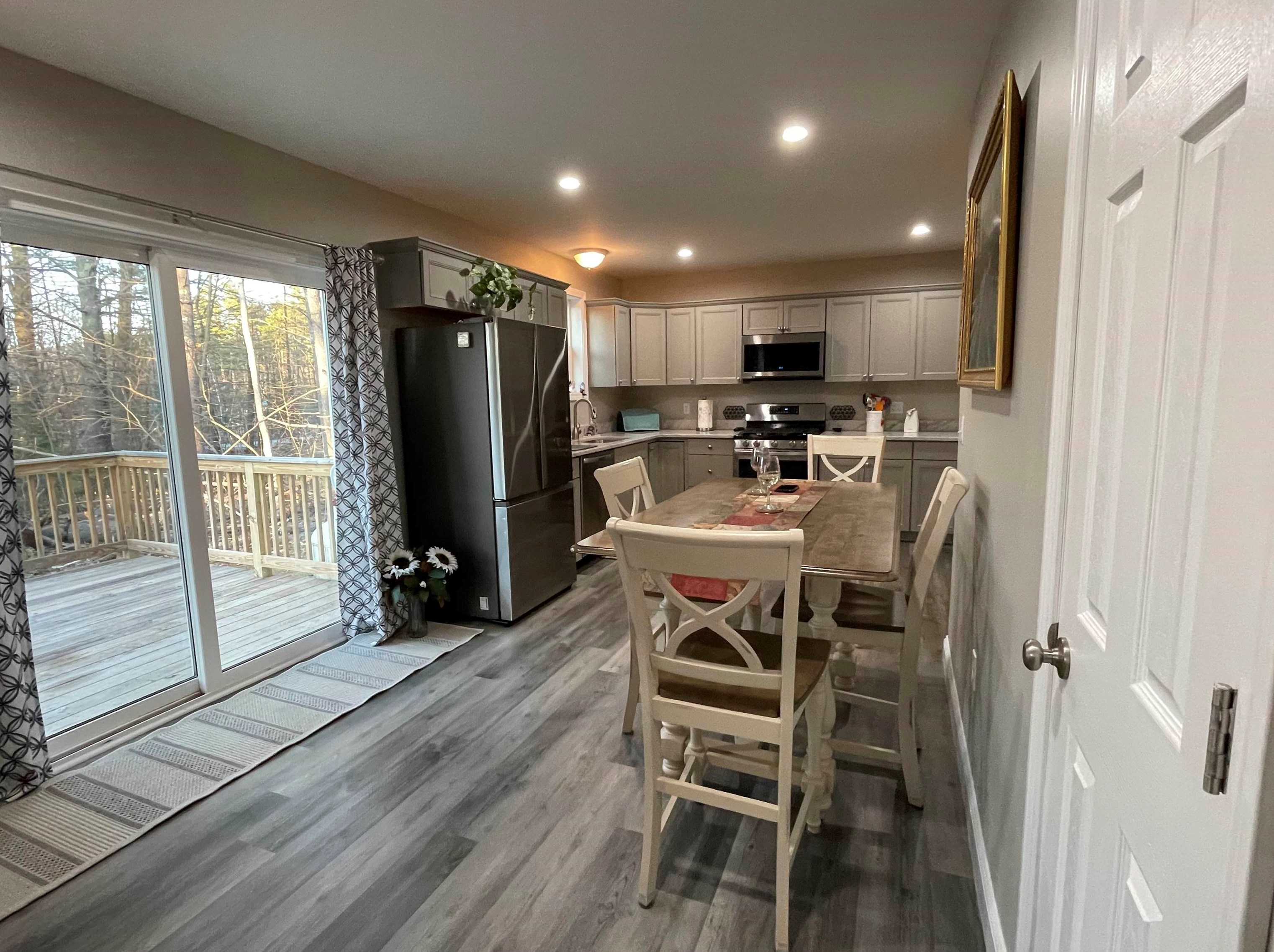 32 Barrington Cir, Ctr Ossipee NH  03814-7103 exterior