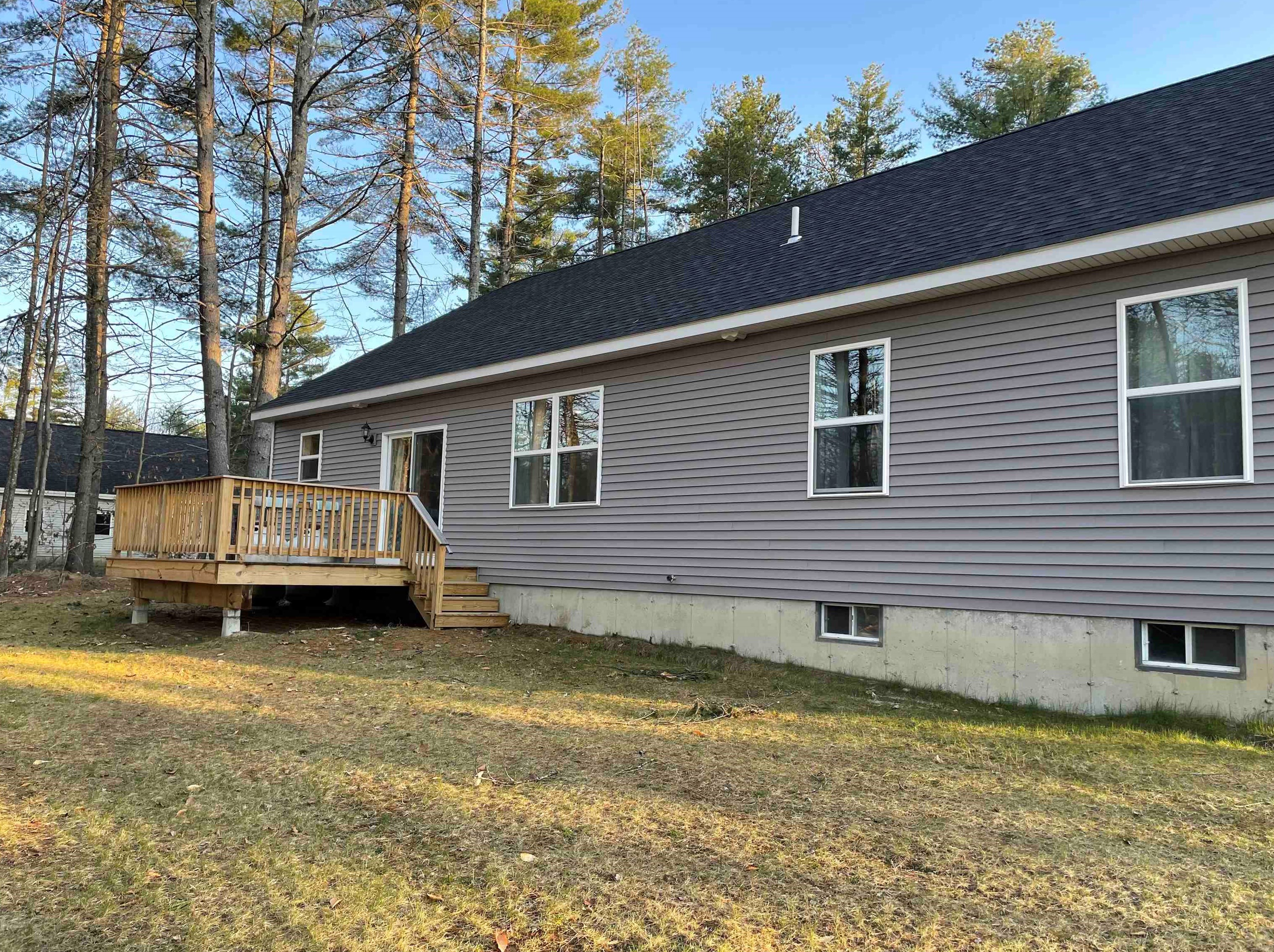 32 Barrington Cir, Ctr Ossipee NH  03814-7103 exterior