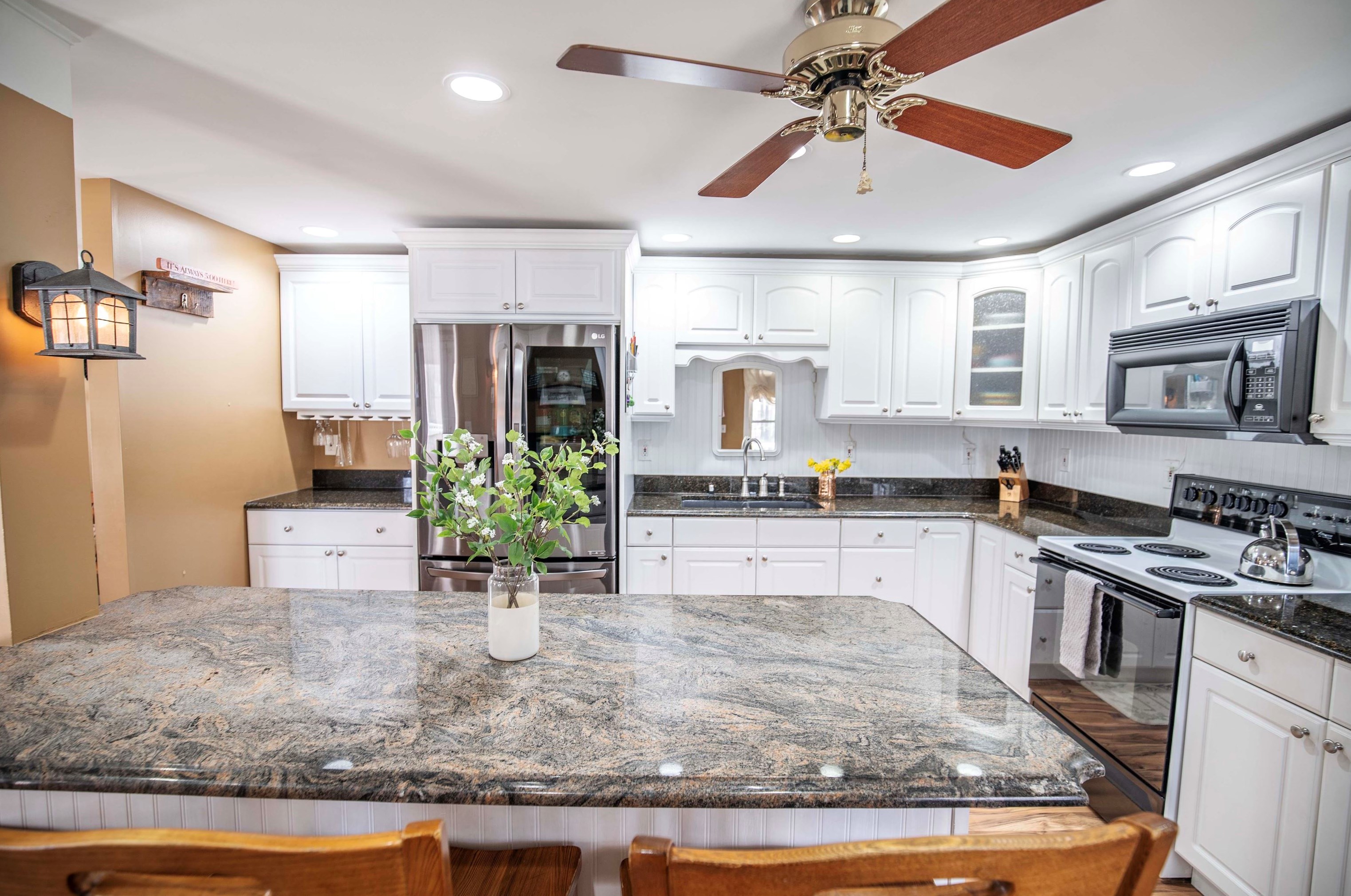 1630 Lake Shore Rd, Manchester NH  03109-5711 exterior