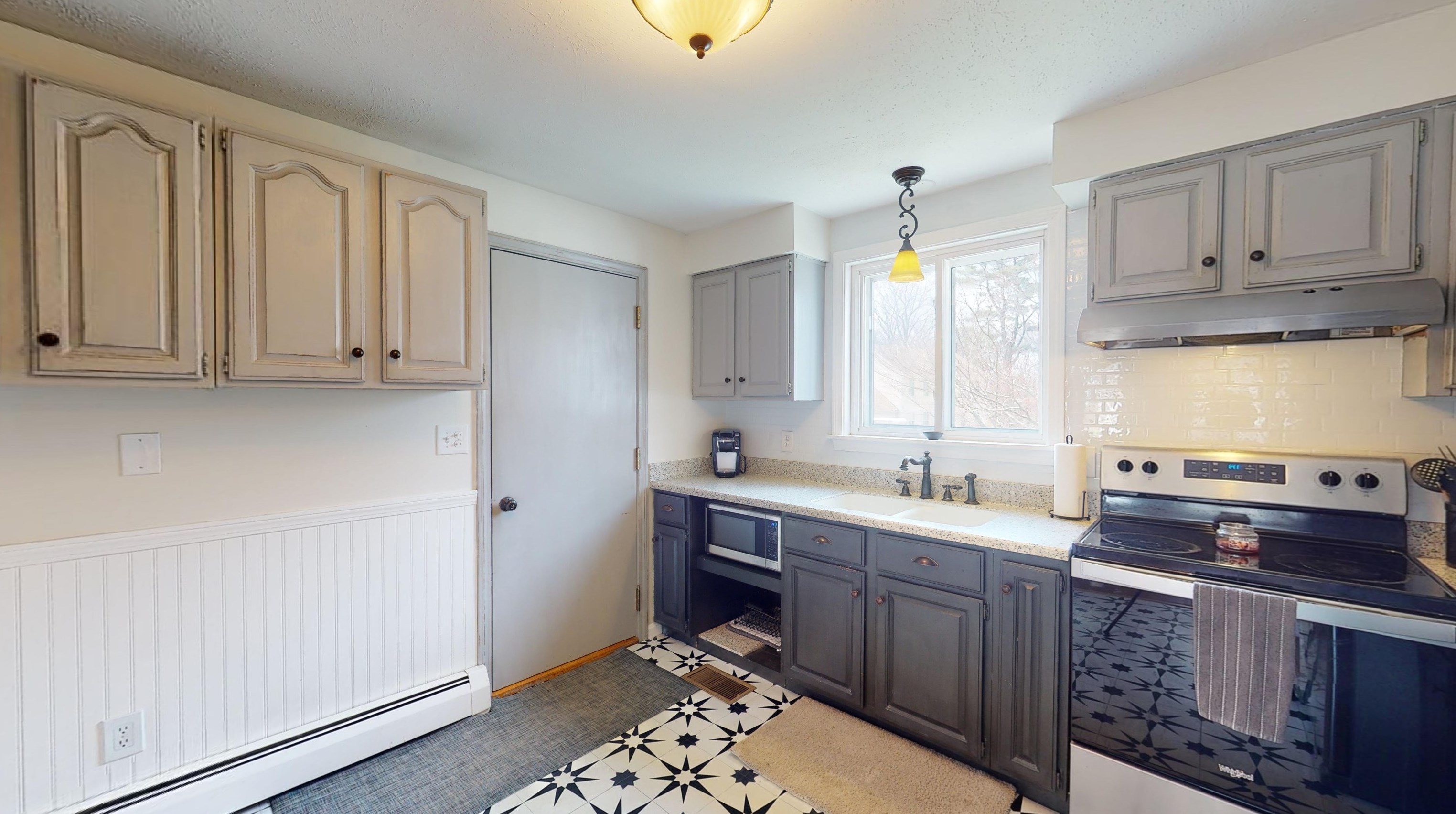 33 Old Orchard Way, Manchester NH  03103-2368 exterior