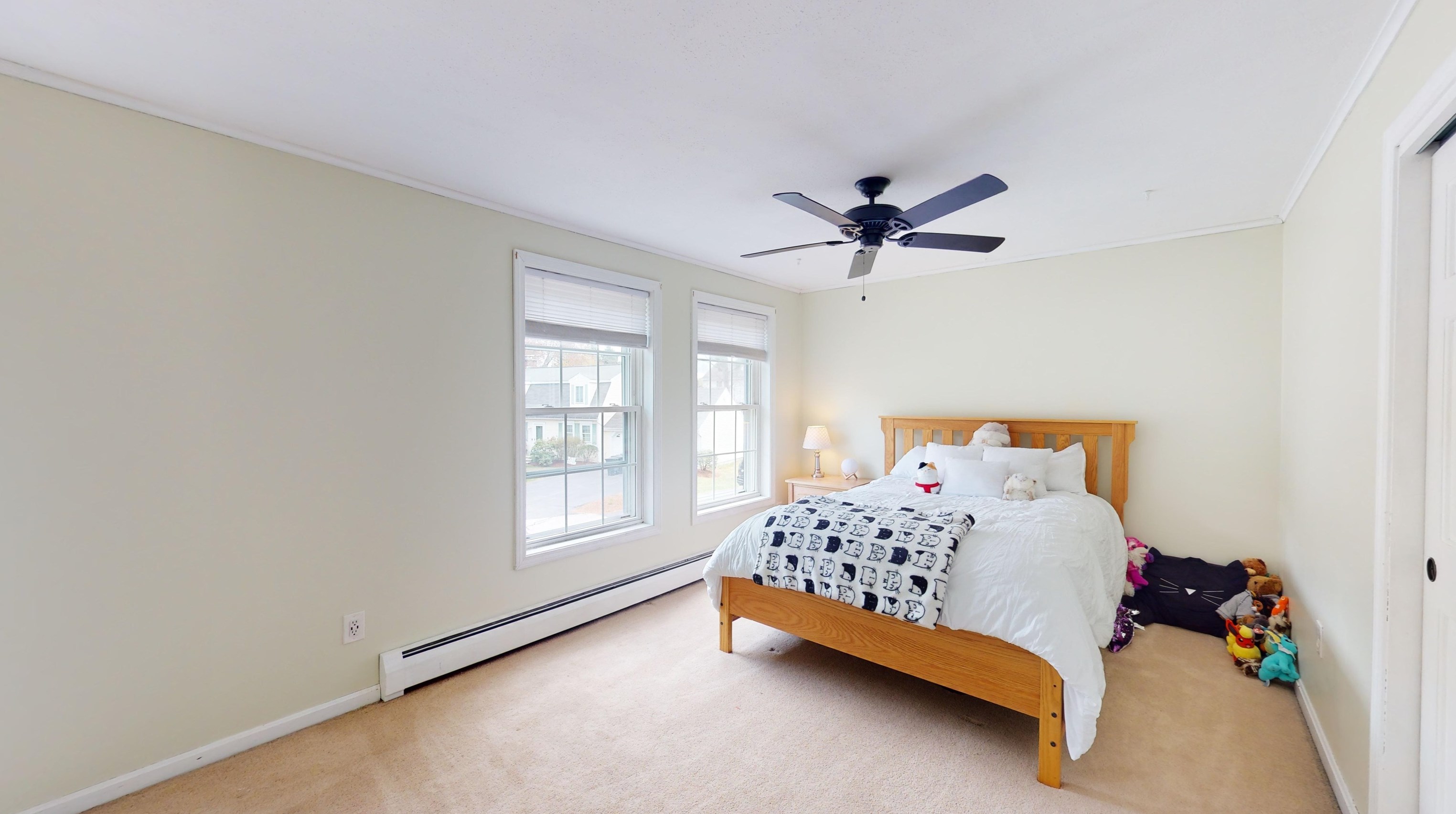 33 Old Orchard Way, Manchester NH  03103-2368 exterior