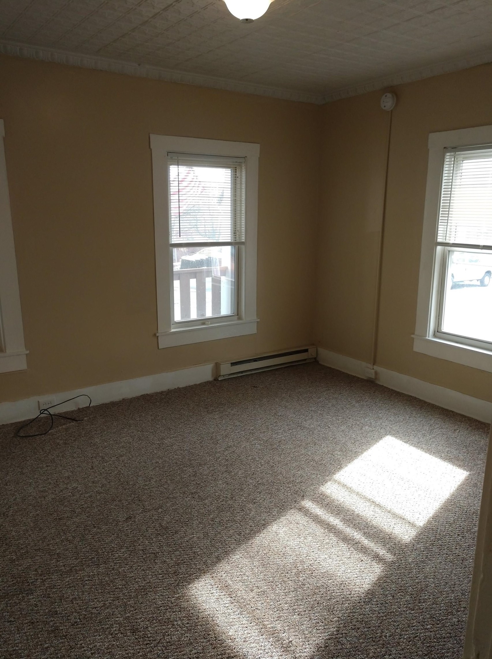 202 Notre Dame Ave, Manchester NH  03102-3942 exterior