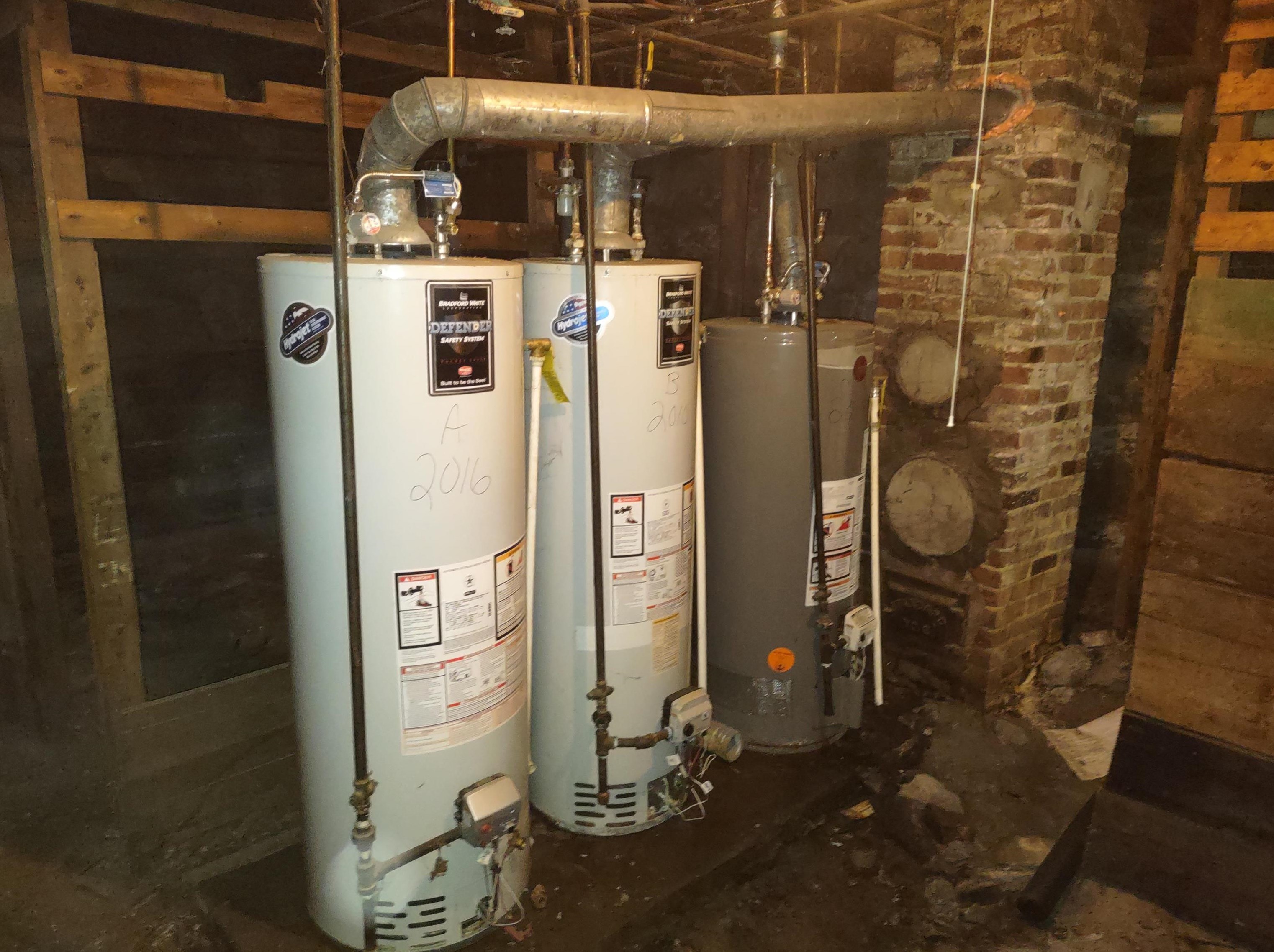 202 Notre Dame Ave, Manchester NH  03102-3942 exterior