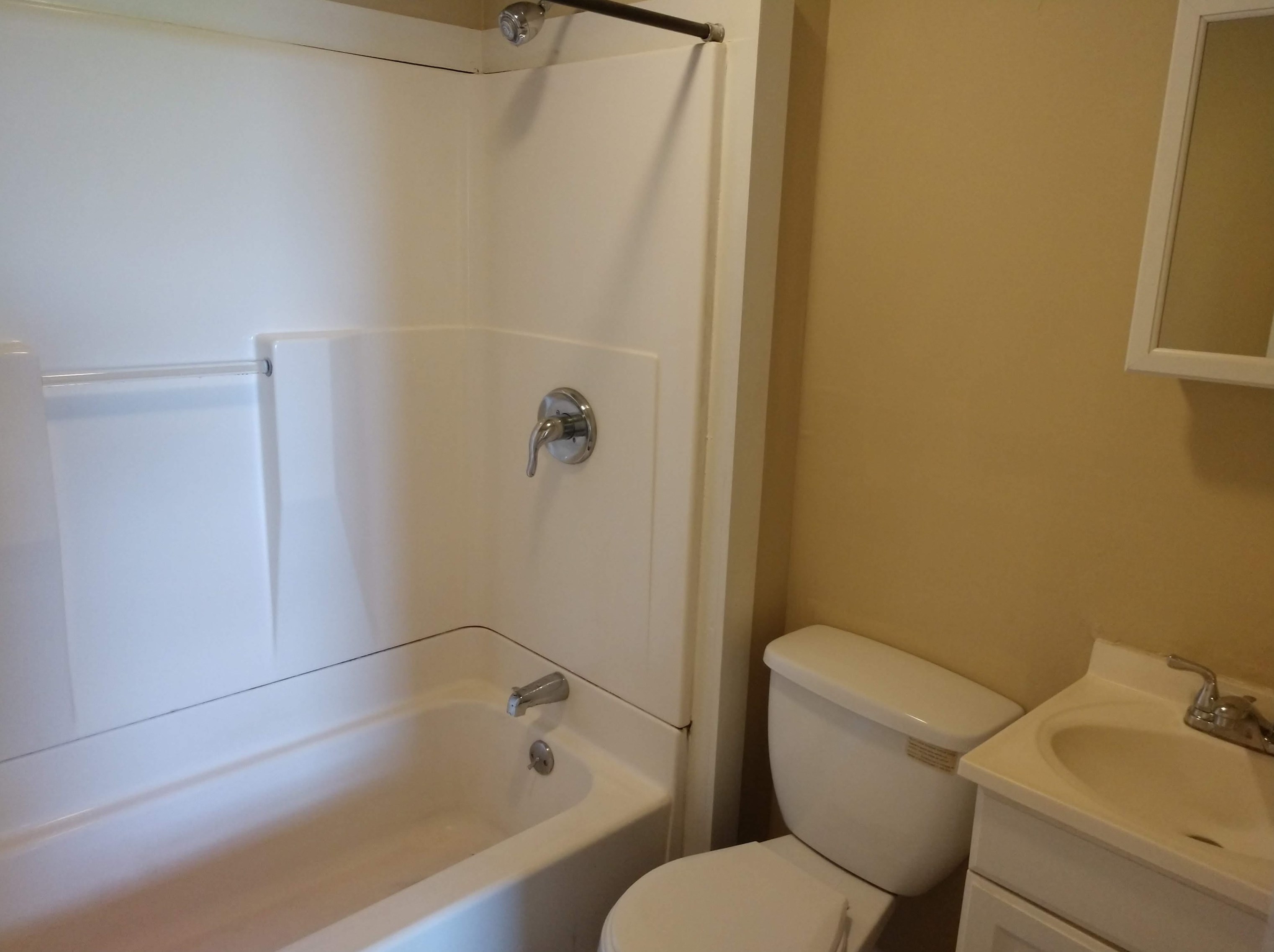 202 Notre Dame Ave, Manchester NH  03102-3942 exterior