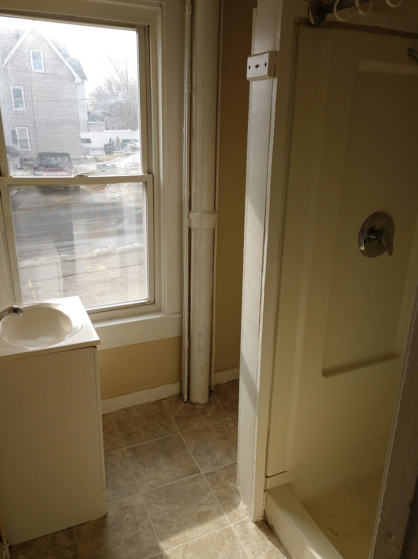 202 Notre Dame Ave, Manchester NH  03102-3942 exterior