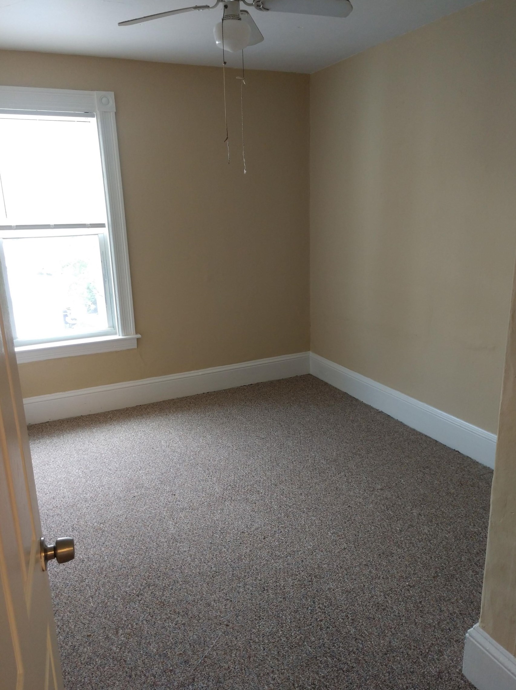 202 Notre Dame Ave, Manchester NH  03102-3942 exterior